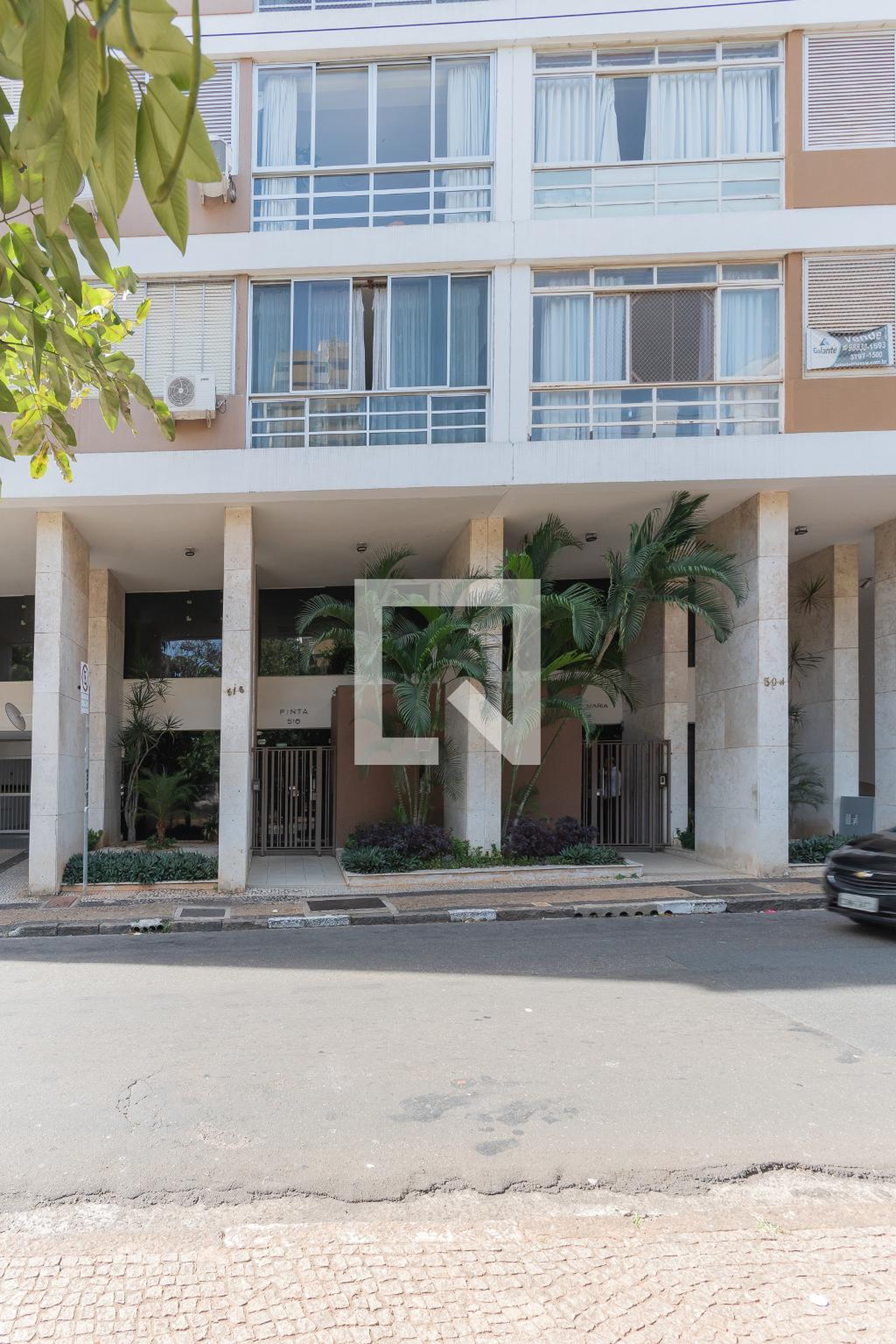 Fachada do Prédio Condomínio em Rua Barão de Jaguara, 516