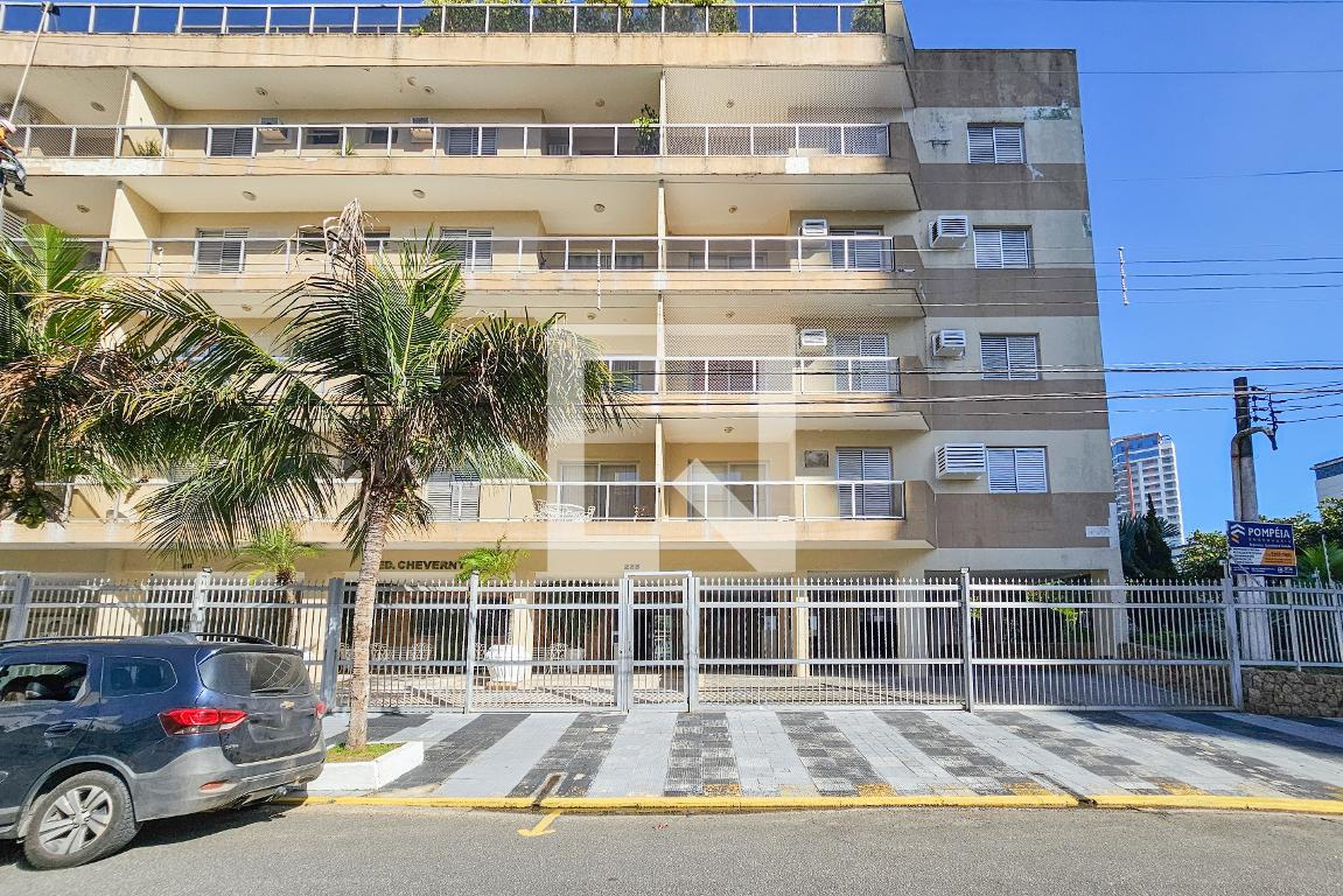 Fachada Condomínio em Rua Colômbia, 322