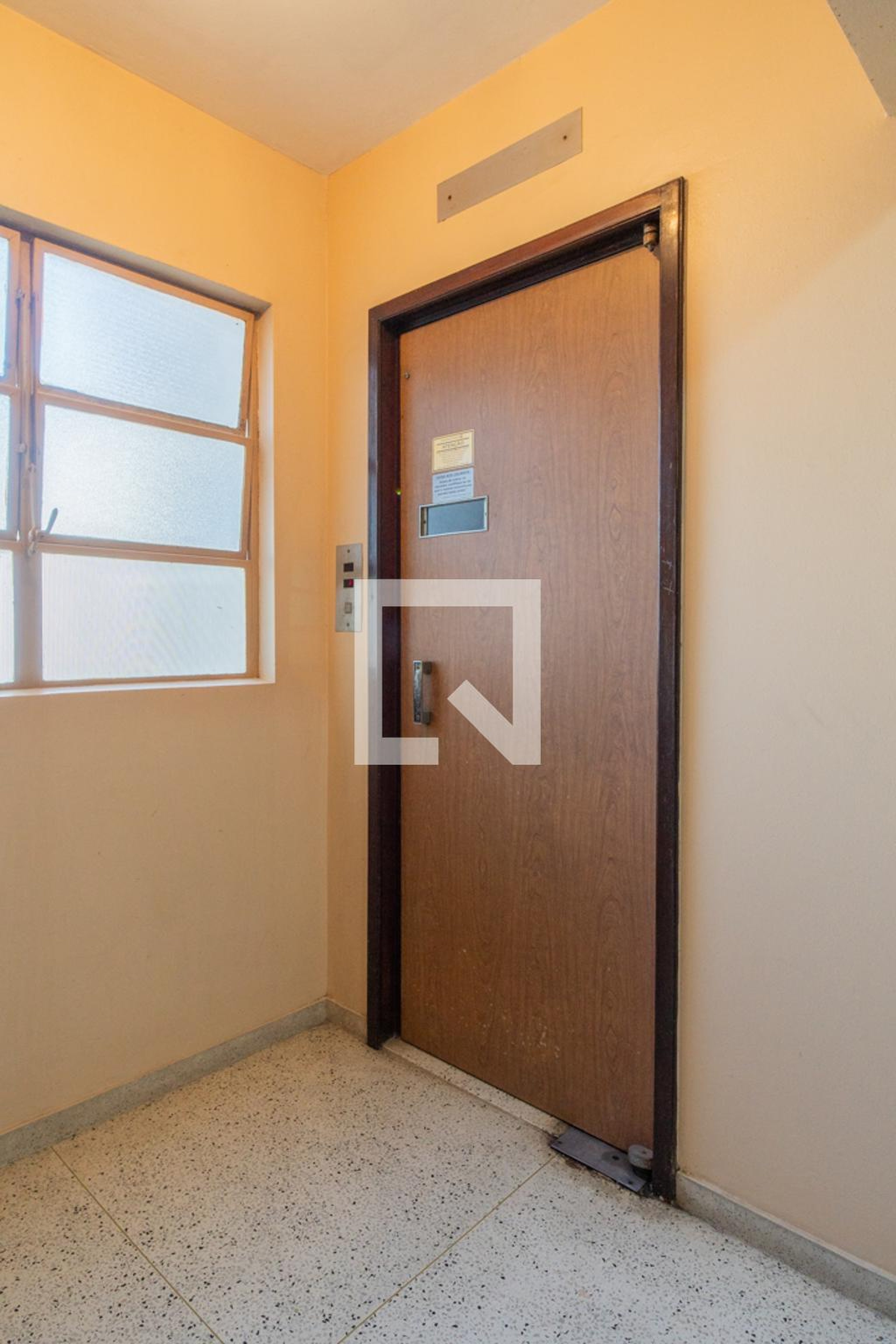 Elevador - Edifìcio Flores