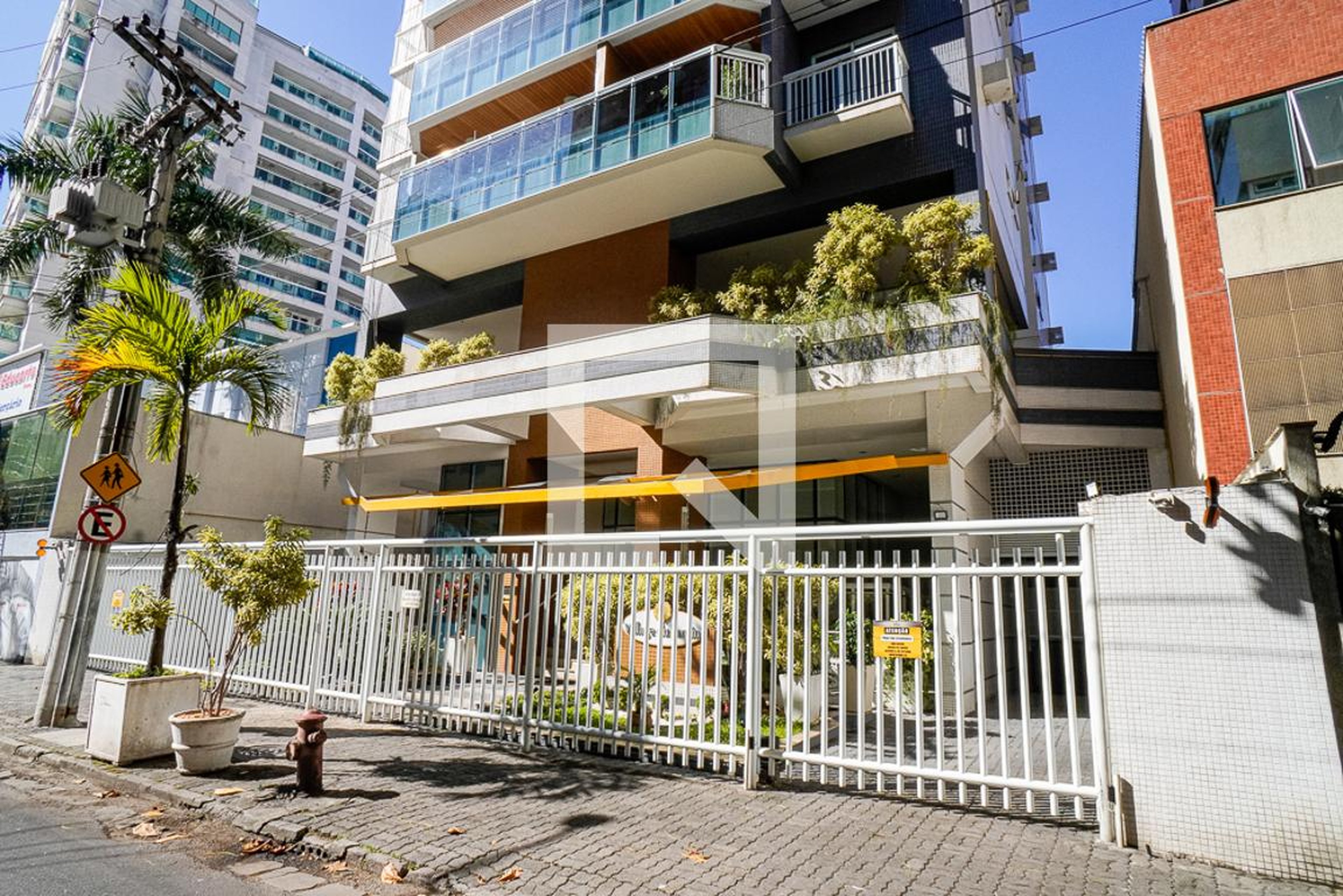 Fachada Condomínio Village Du Jardim