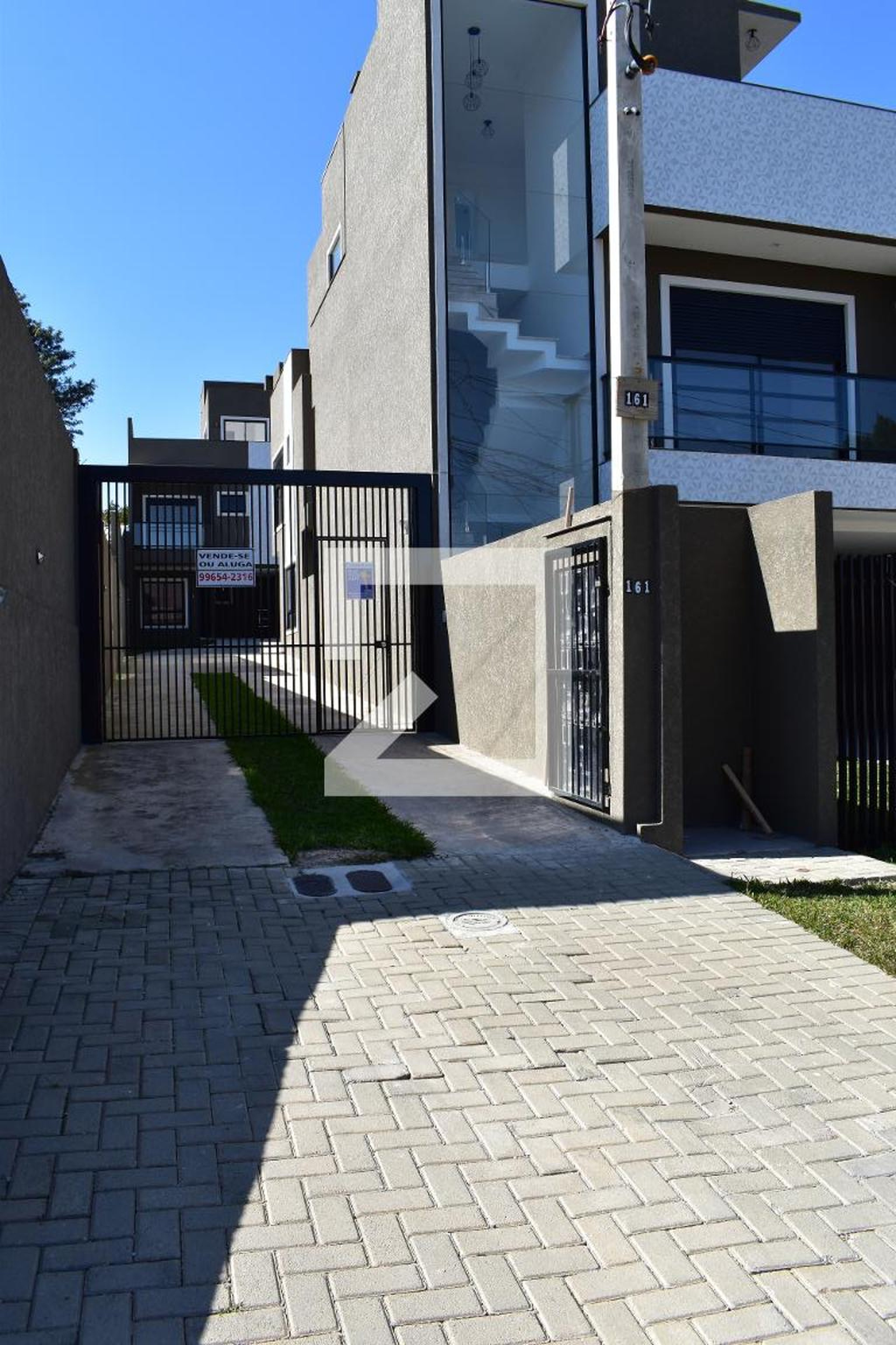 Fachada do condomínio Condomínio em Rua Jorge de Poli, 161