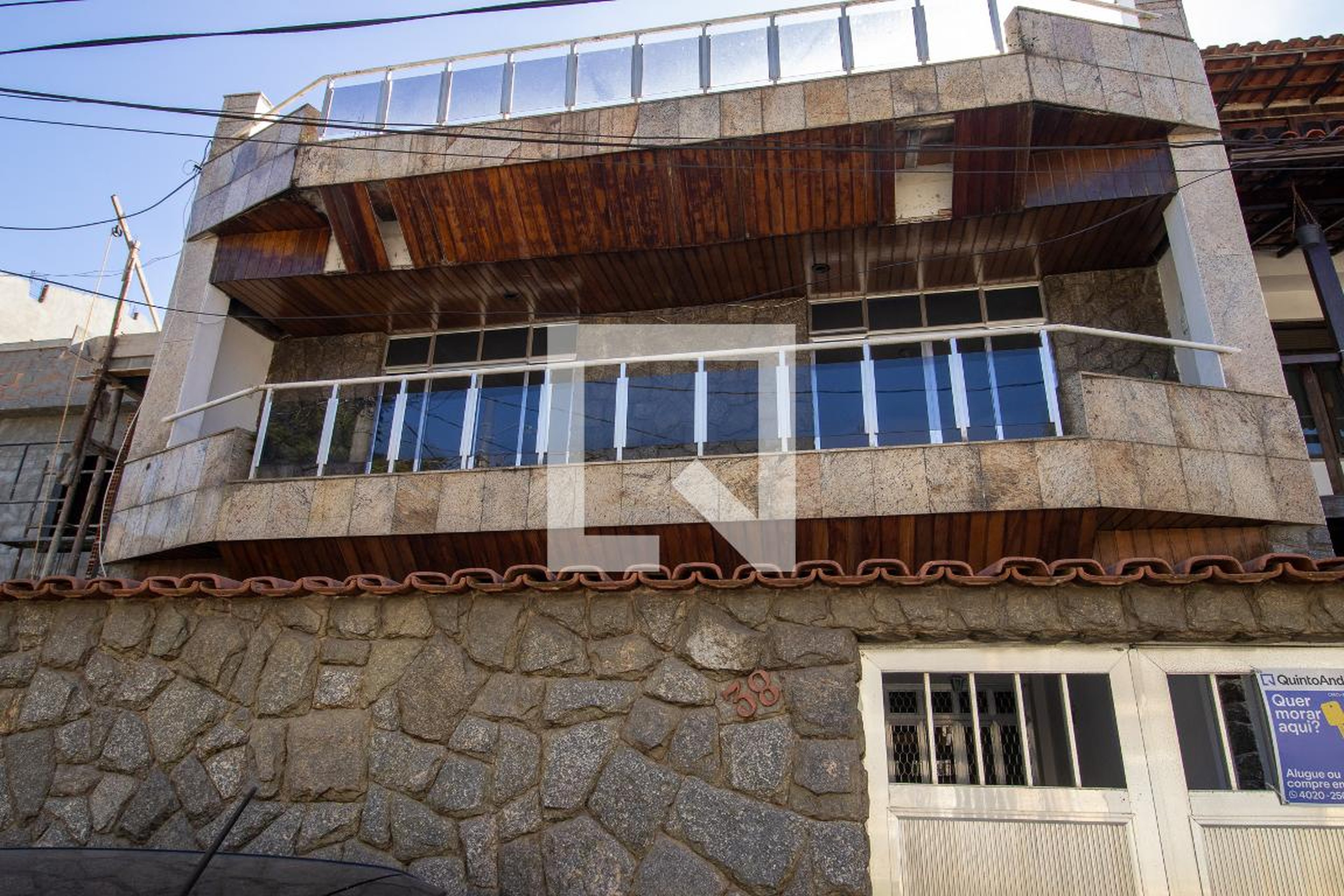 Fachada Condomínio em Rua Assis Moura, 38