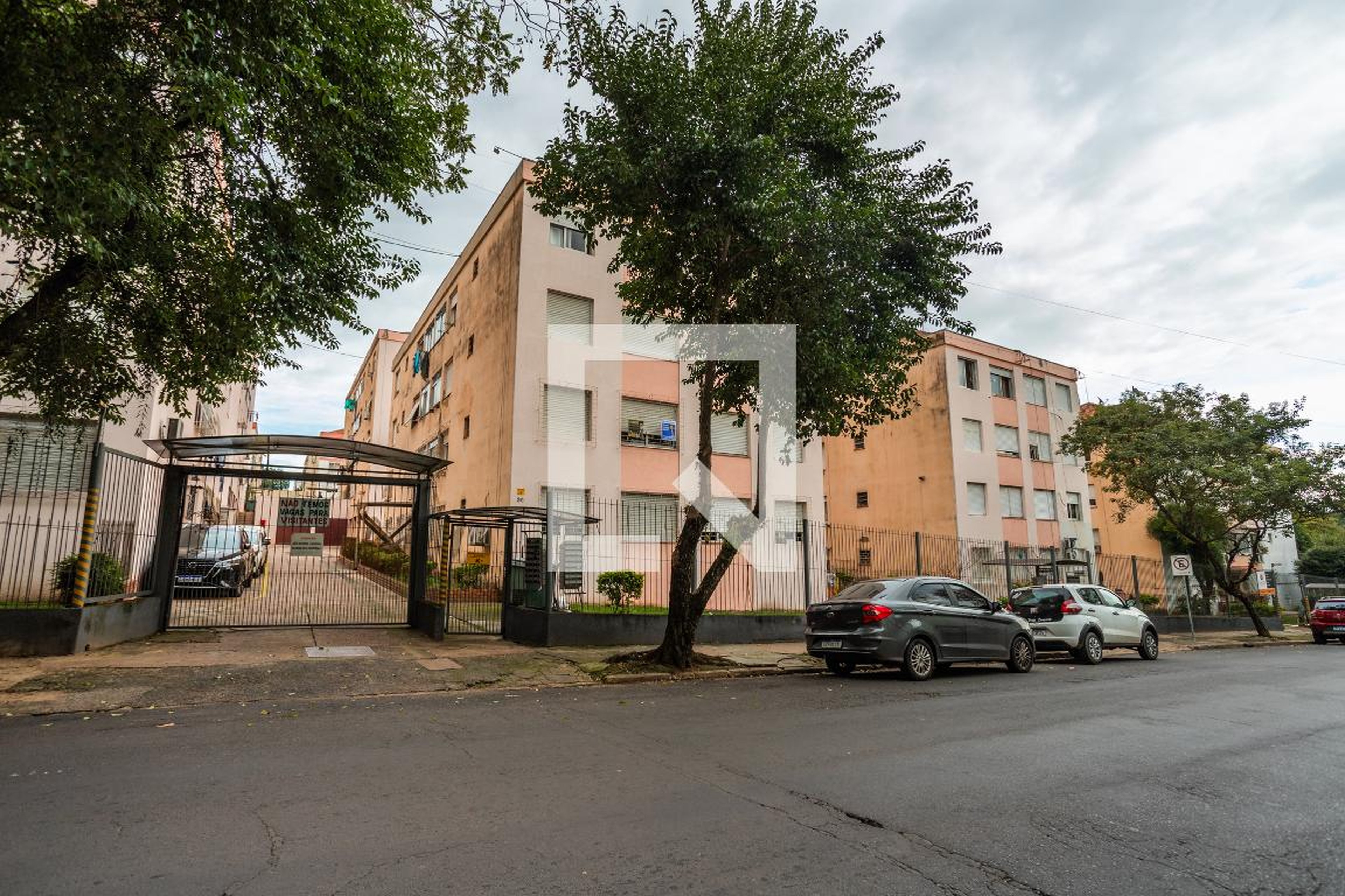 Fachada Condomínio em Rua Carlos Estevão, 90