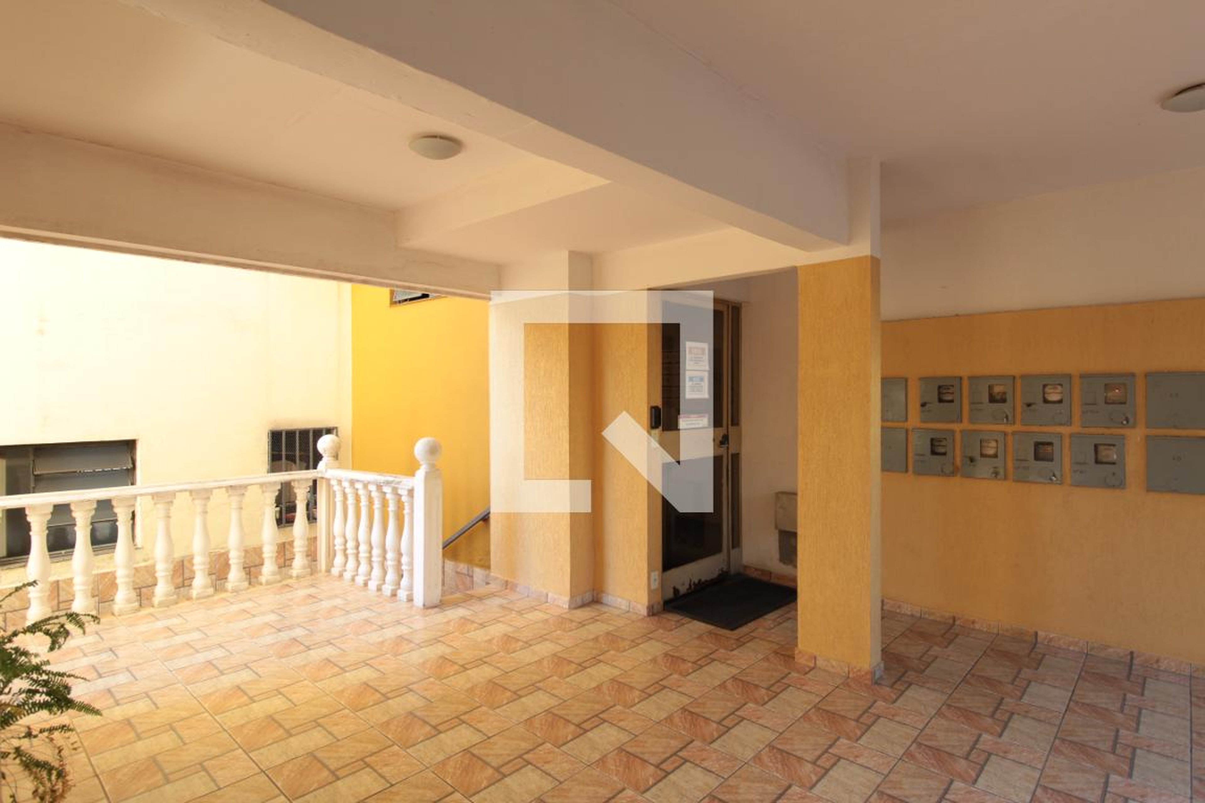 Hall do Prédio Condomínio em Rua Professora Mírian Silvestre, 182