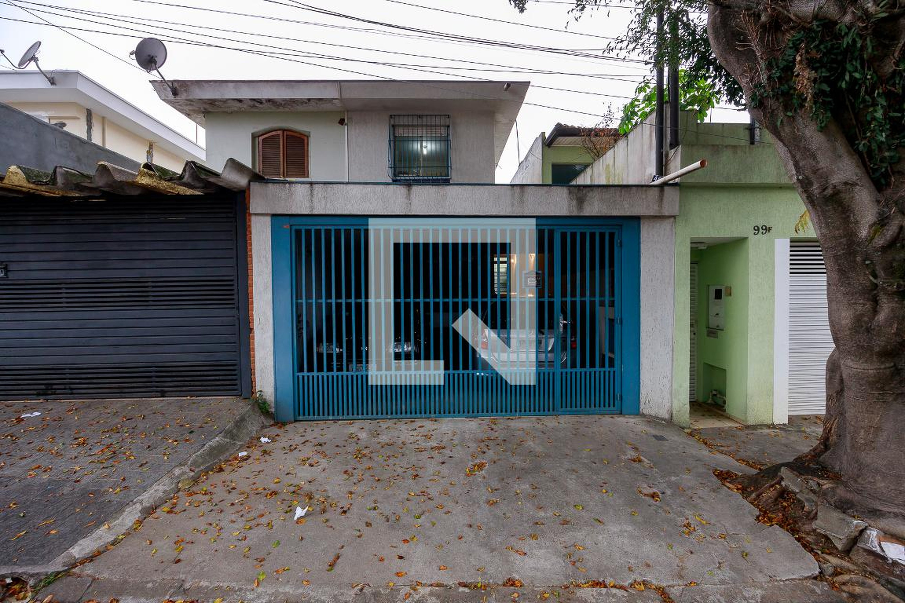 Fachada Condomínio em Rua Carlos Pinto Alves, 95