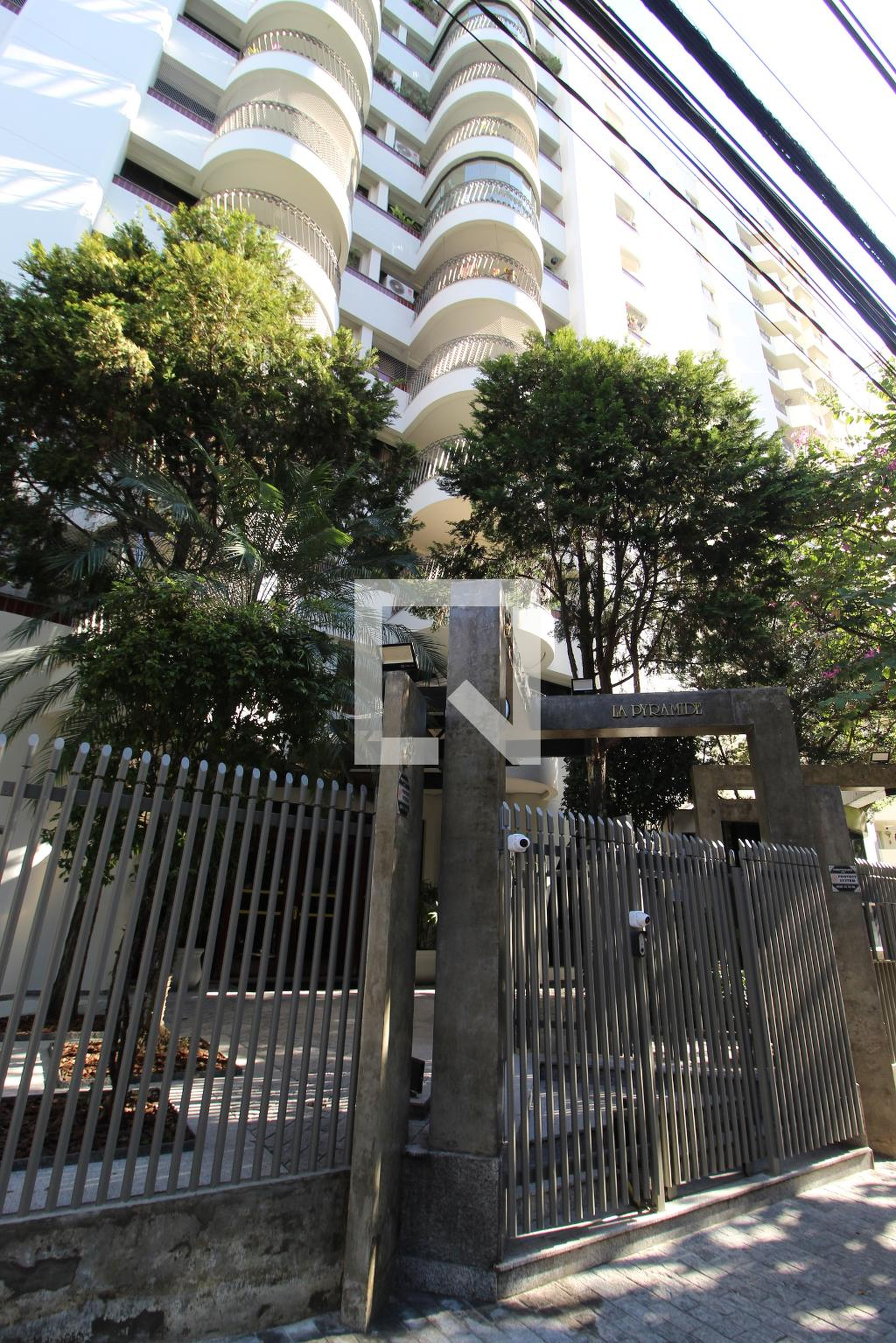 Fachada do Prédio Condomínio Palais de Louvre