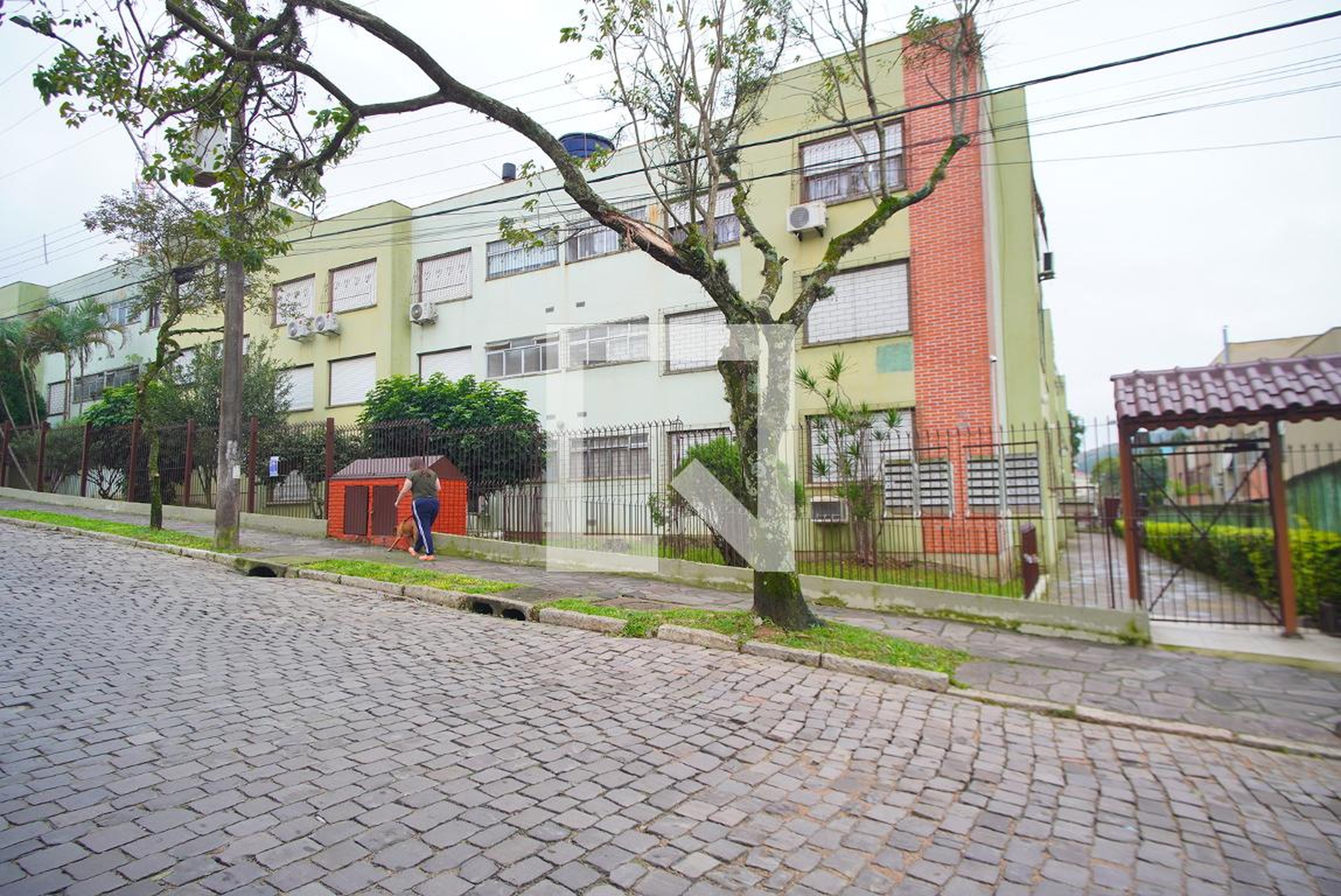 Fachada do Prédio Condomínio em Rua Hugo Livi, 50