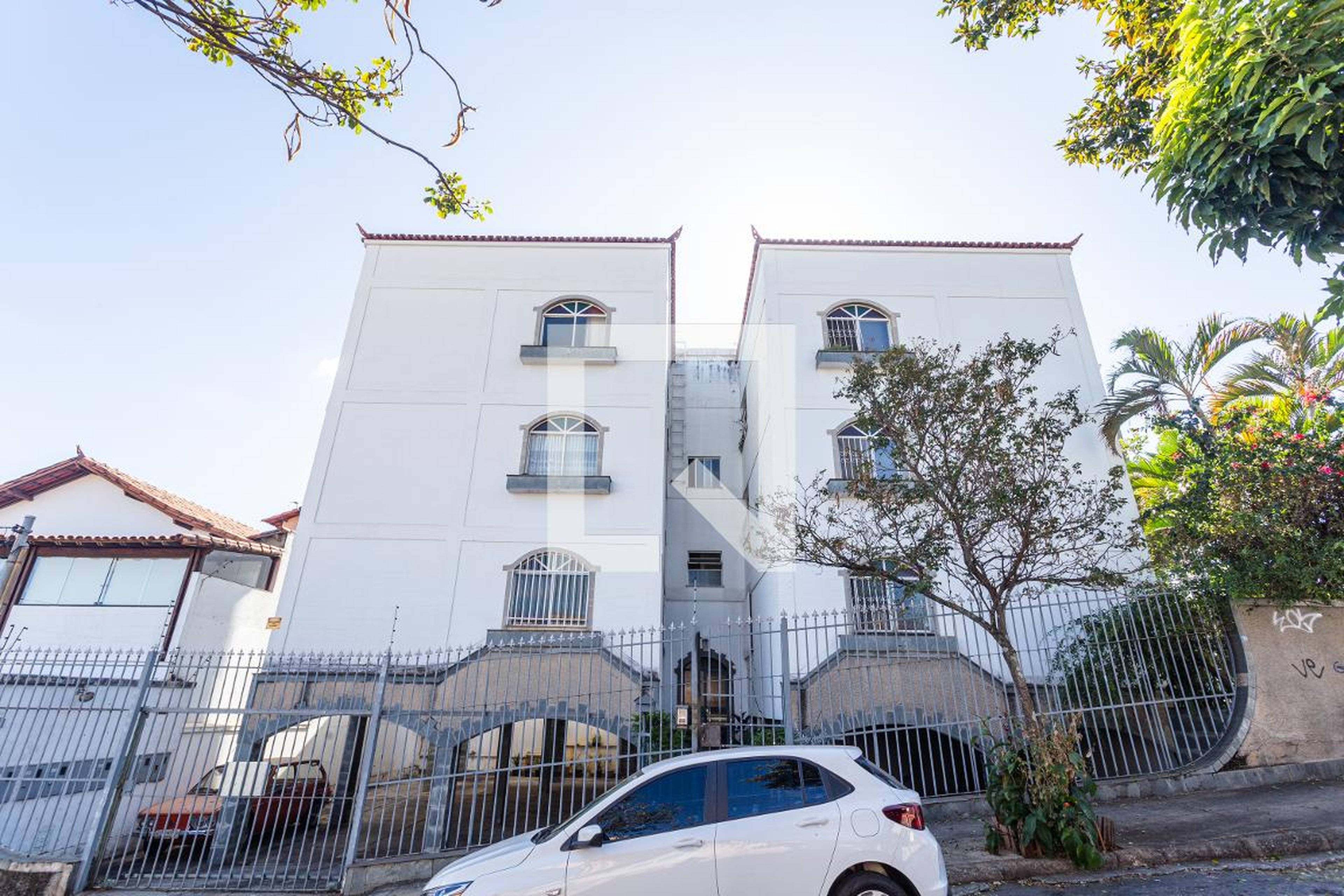 Fachada Condomínio em Rua Hortência, 347