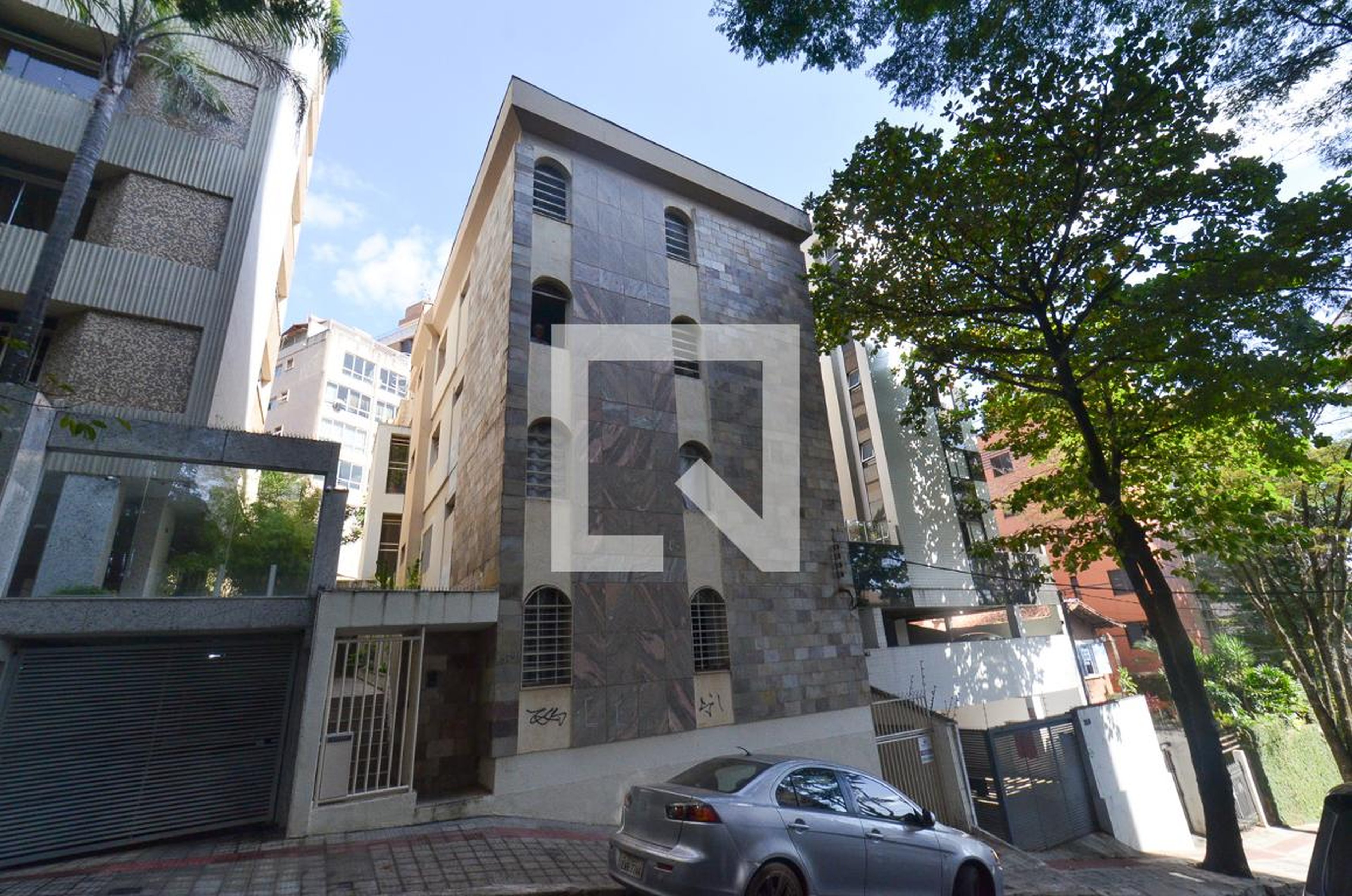 Fachada do predio Condomínio em Rua Adolfo Pereira, 370