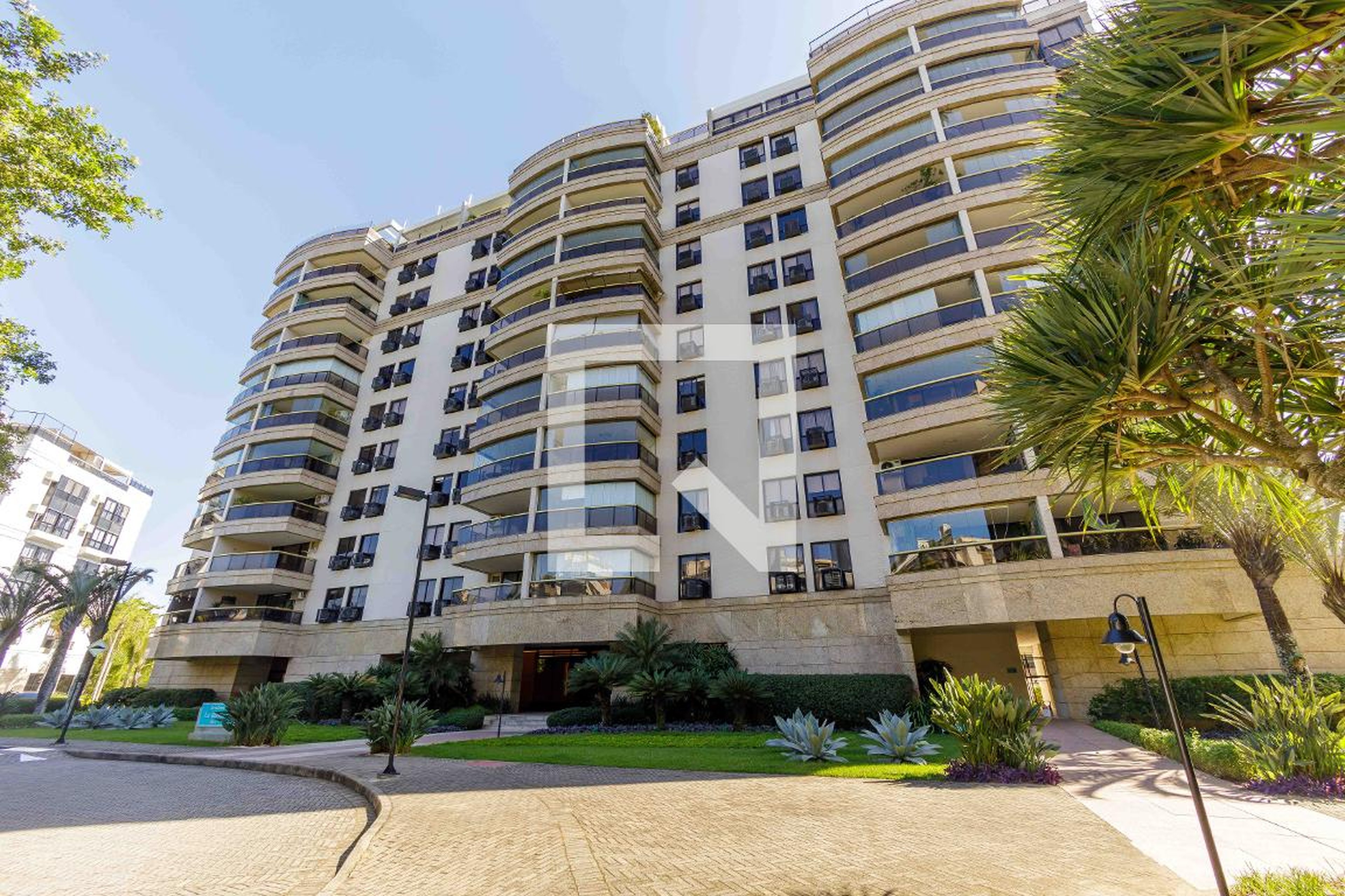 Fachada Condomínio Saint Tropez