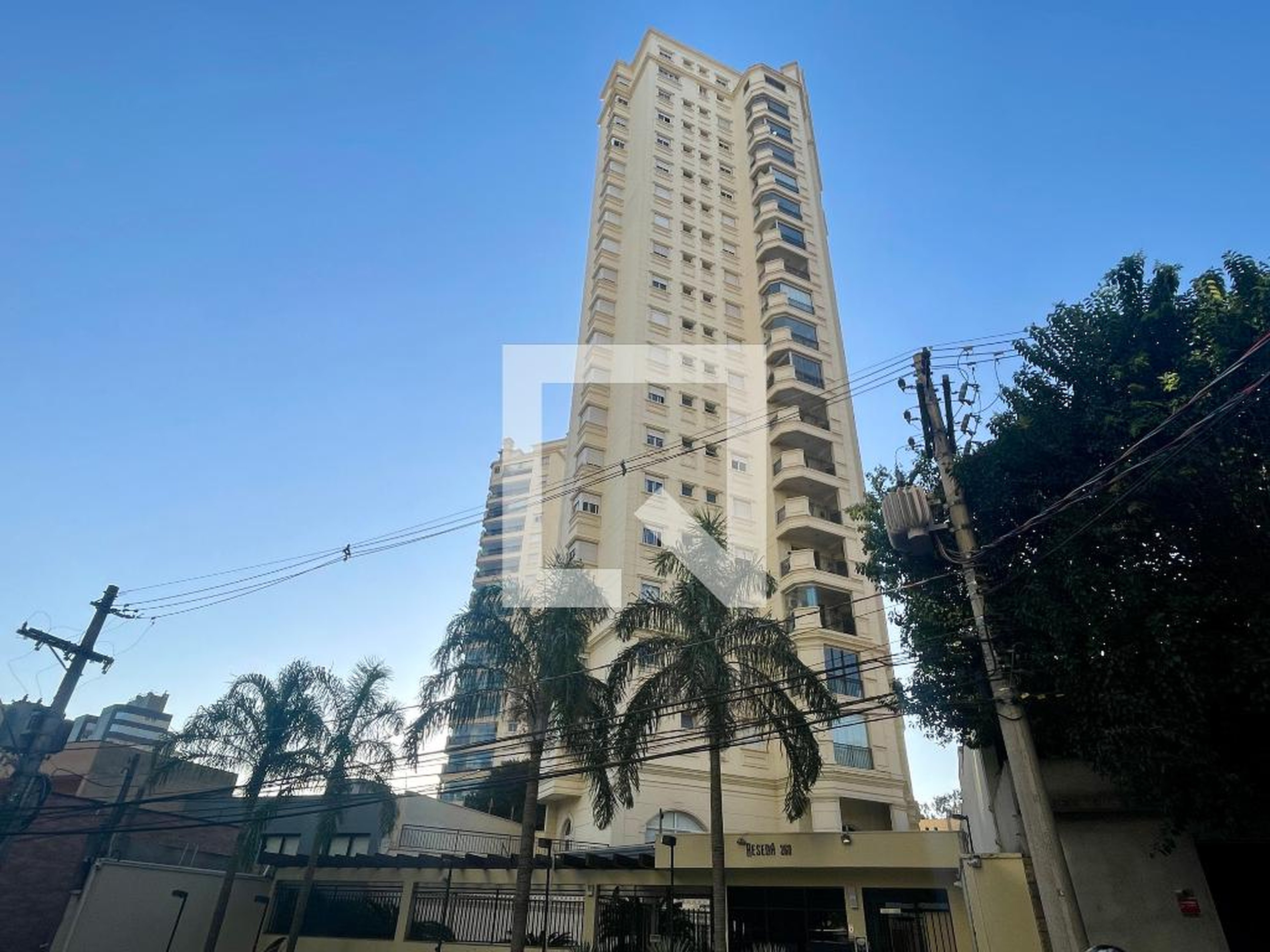 Fachada do Condomínio Condomínio Fleur DU Champ