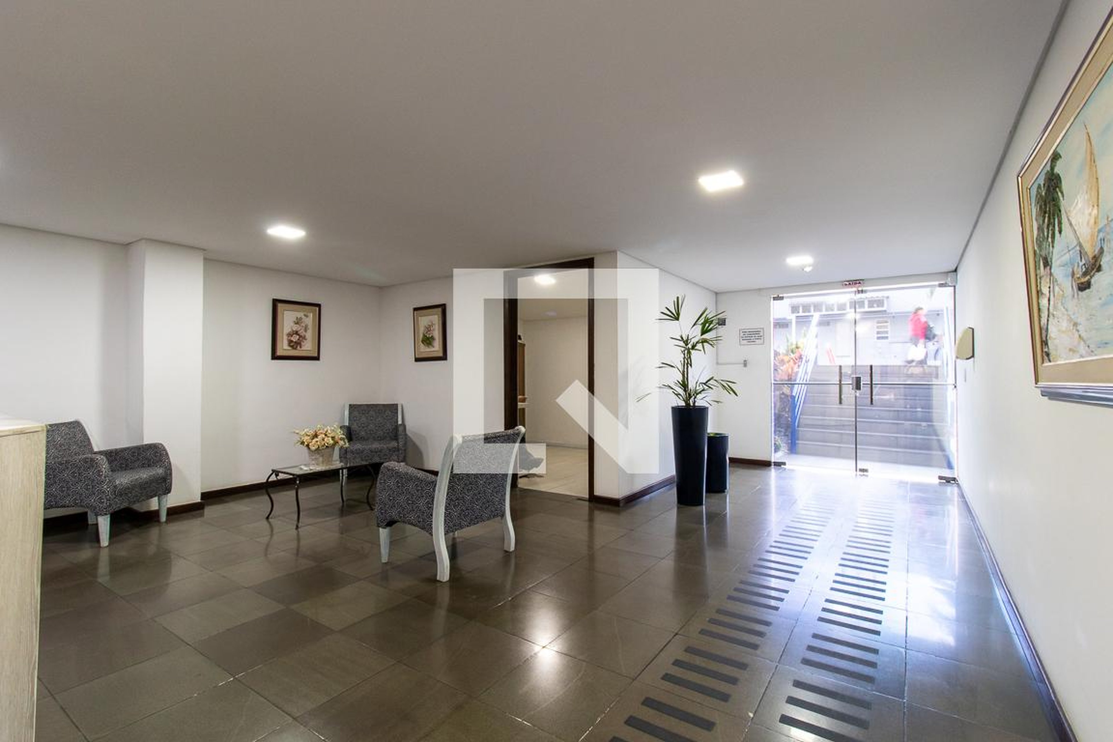 Hall de entrada Condomínio em Rua Francisco Alves Guimarães, 100