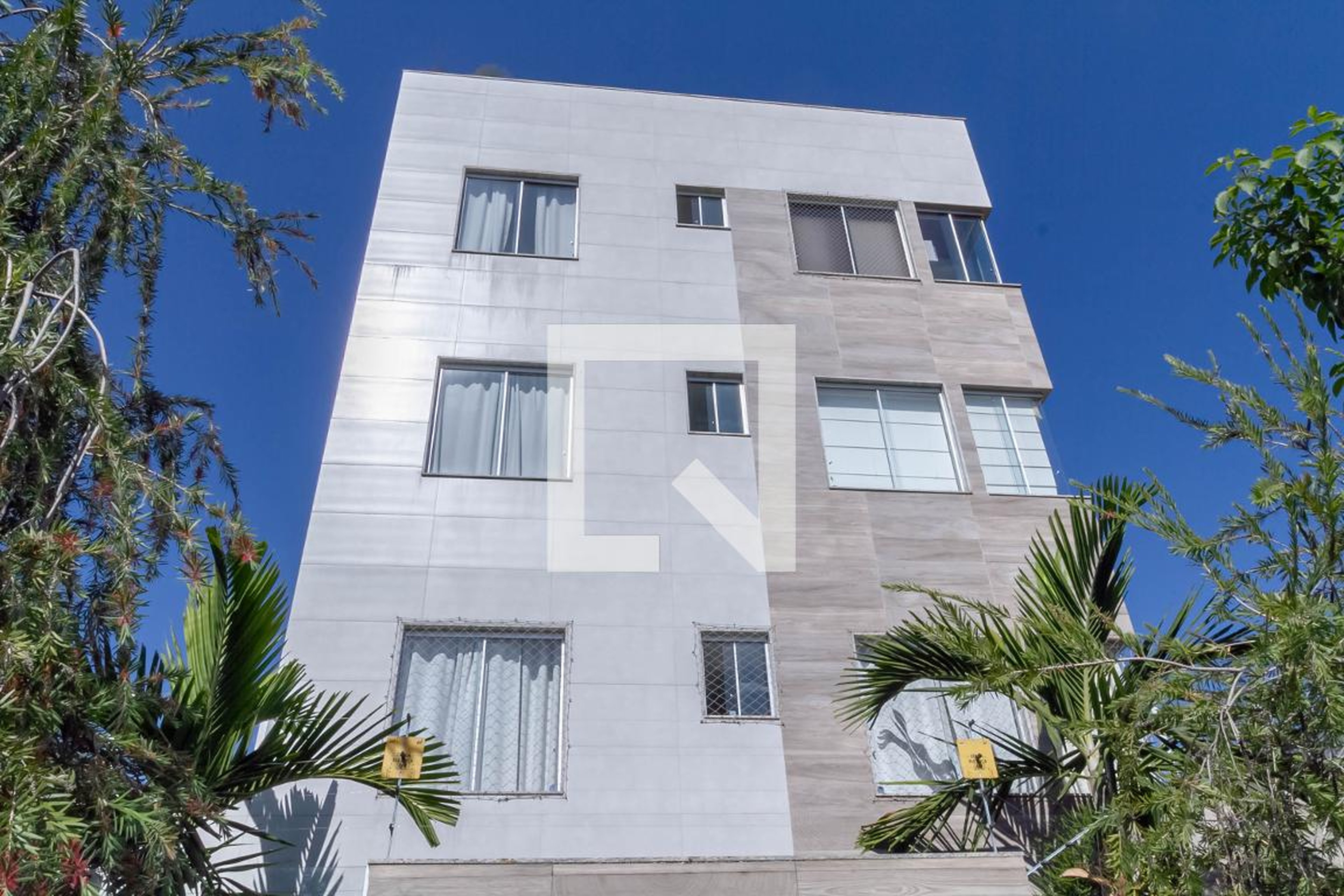 Fachada Condomínio em Rua Leiloeiro José Barros, 311