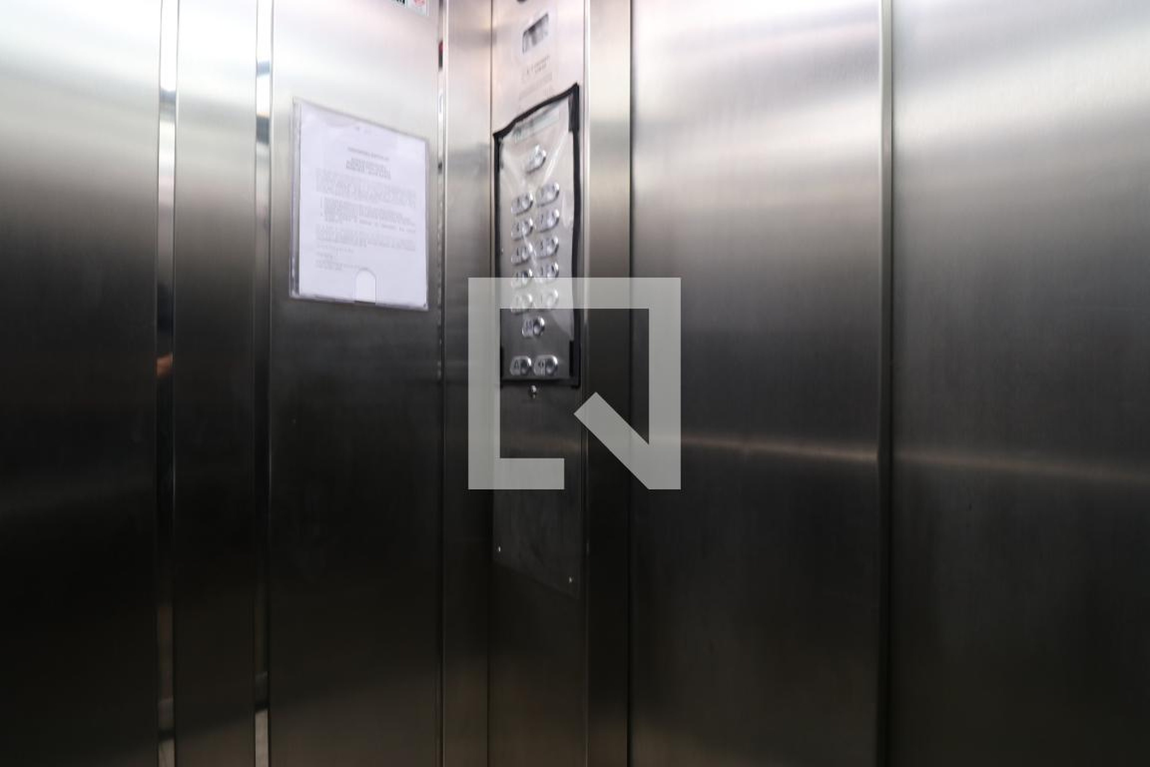 elevador - Edifício Ipê