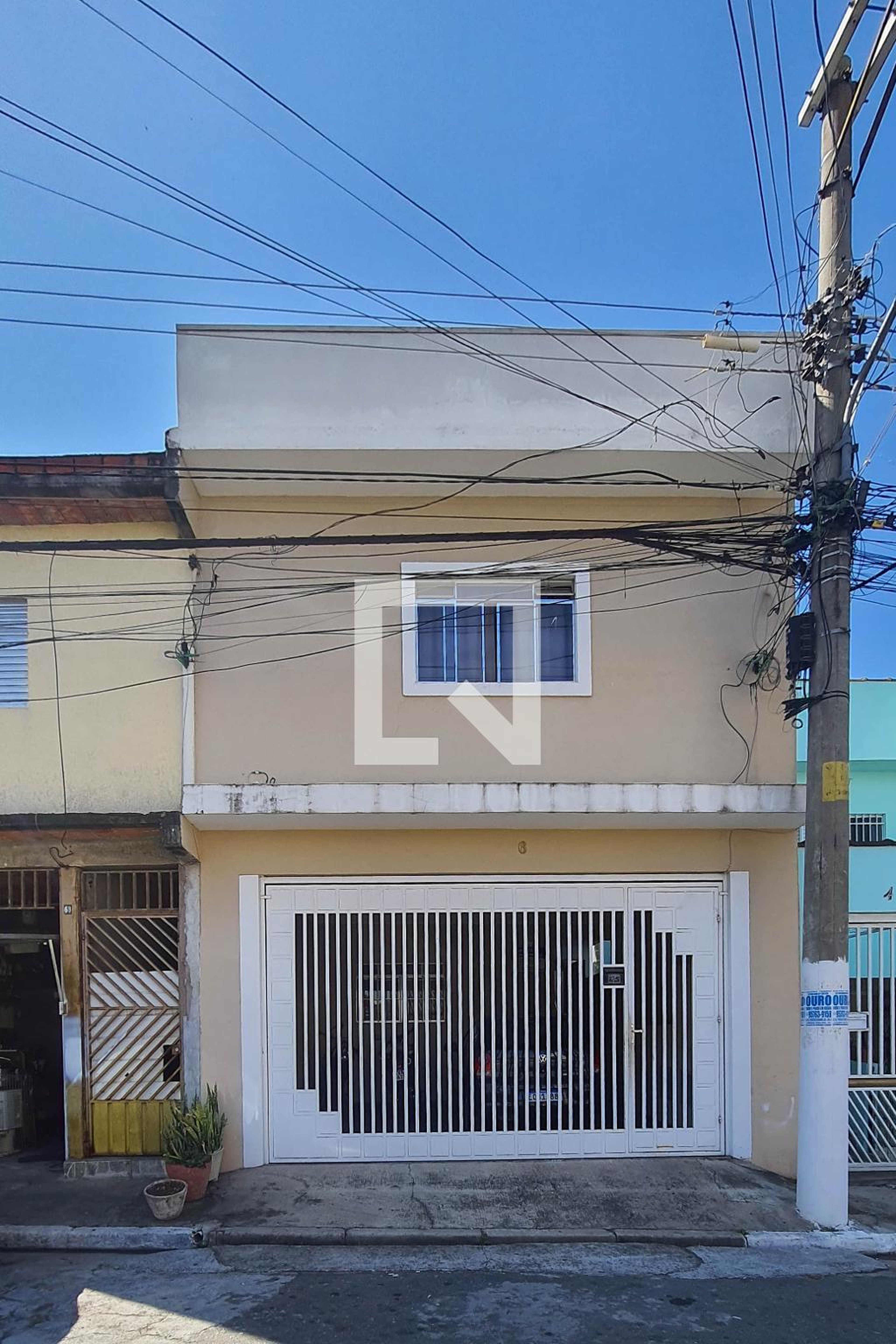 Fachada Condomínio em Rua Aída Gomes Toledo, 06