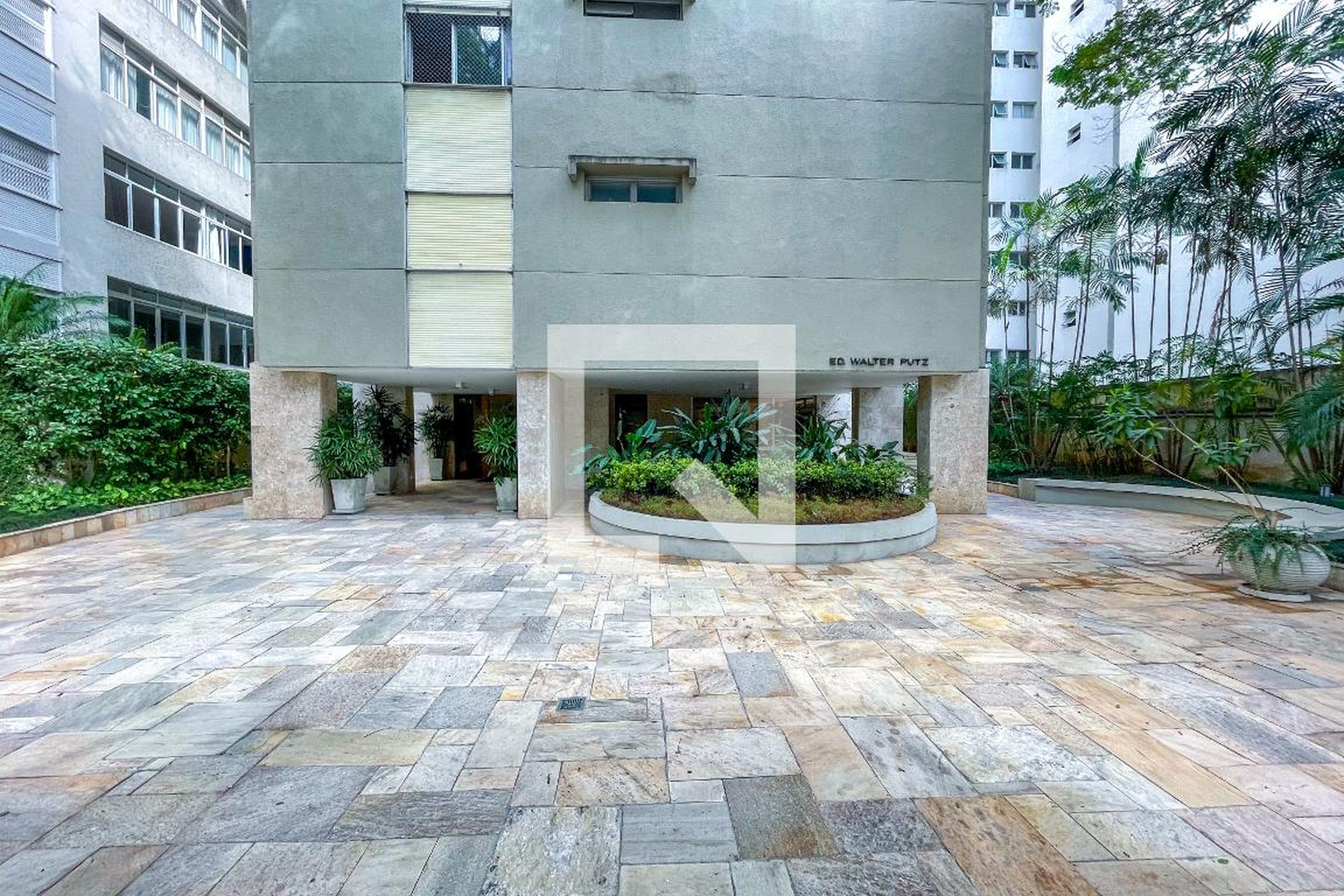 Entrada - Walter Putz