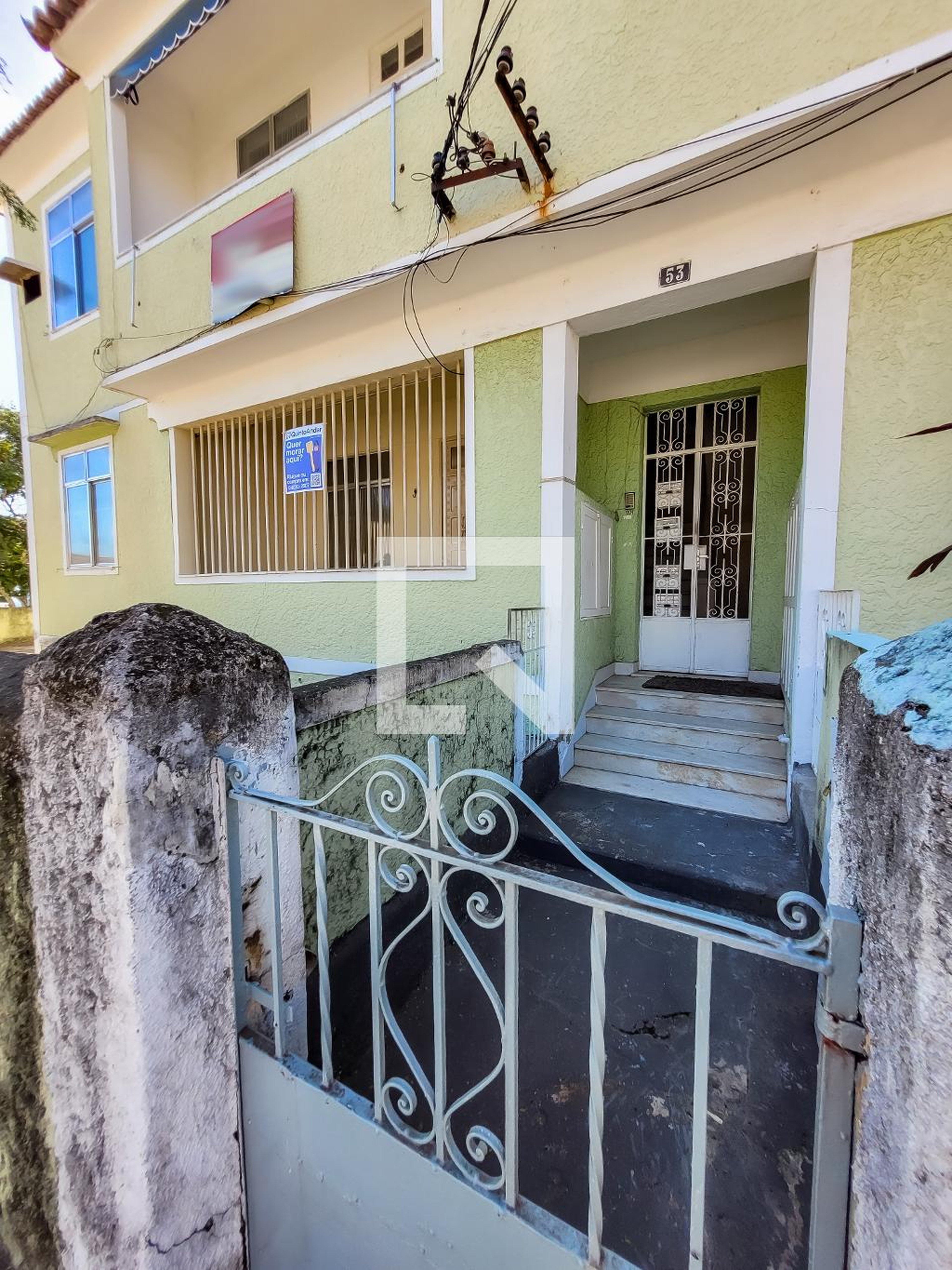 Fachada do Prédio Condomínio em Rua Ferreira de Sampaio, 53