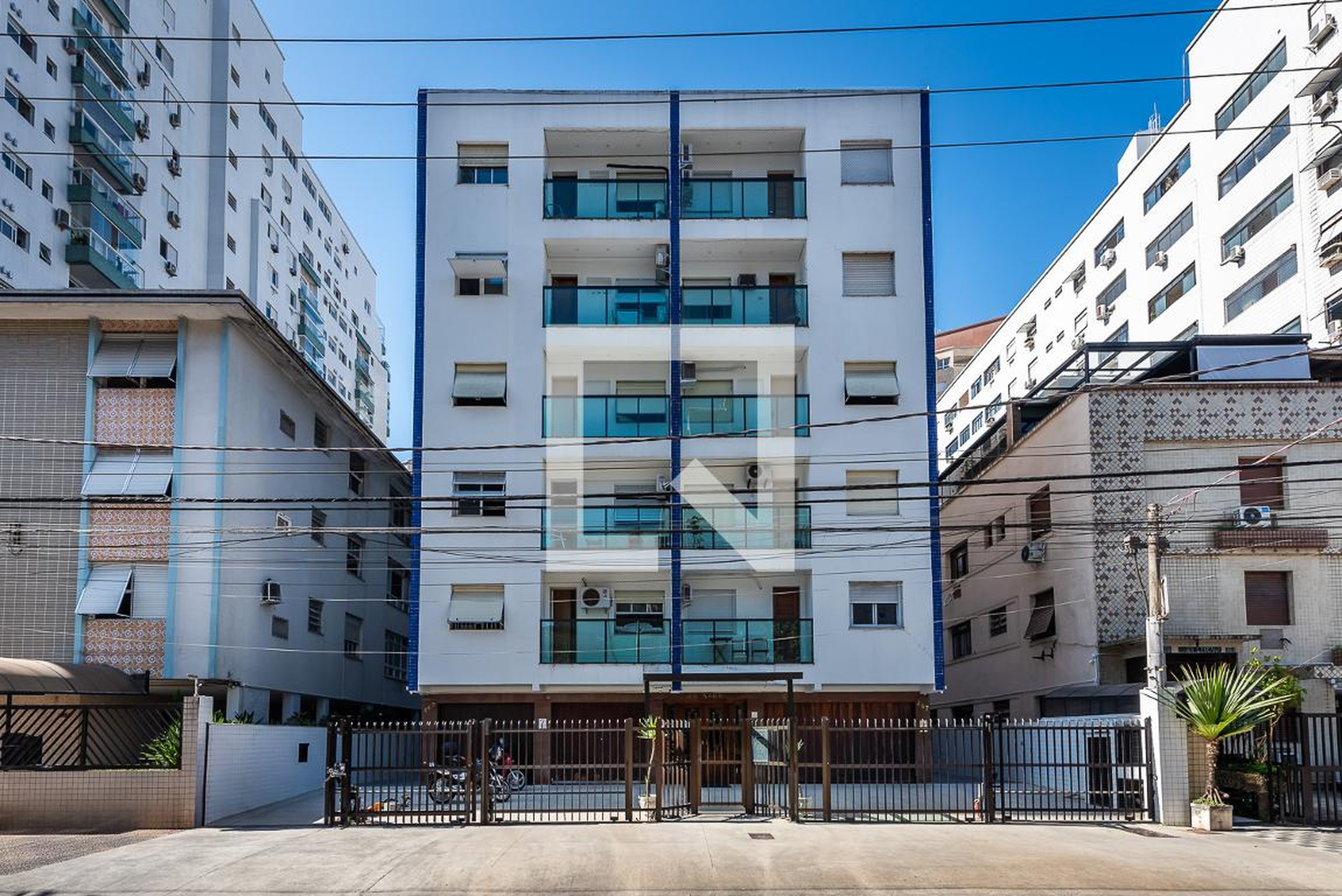 Fachada Condomínio em Rua Oswaldo Cruz, 467