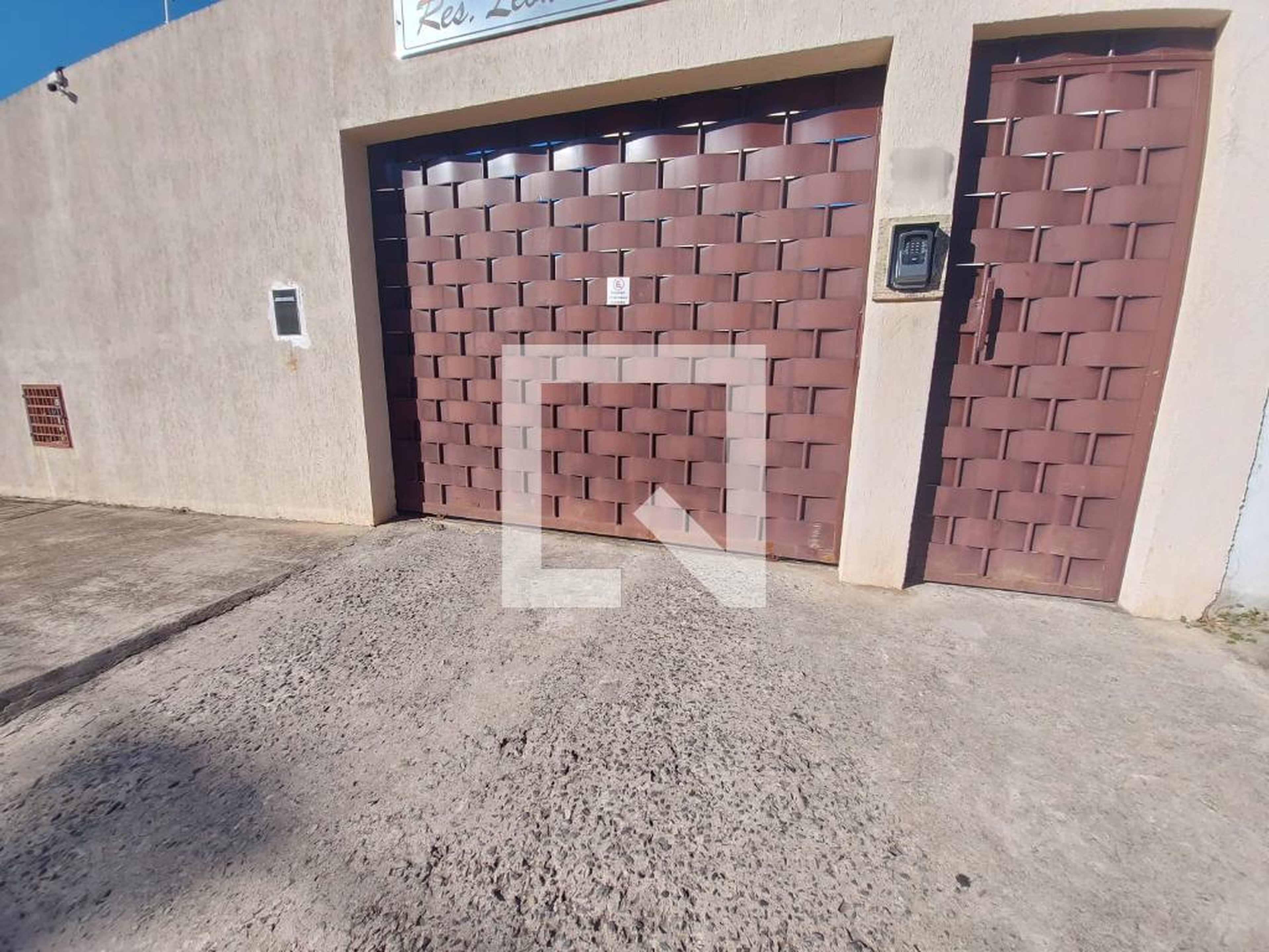 Fachada Condomínio em Rua Seis, 73