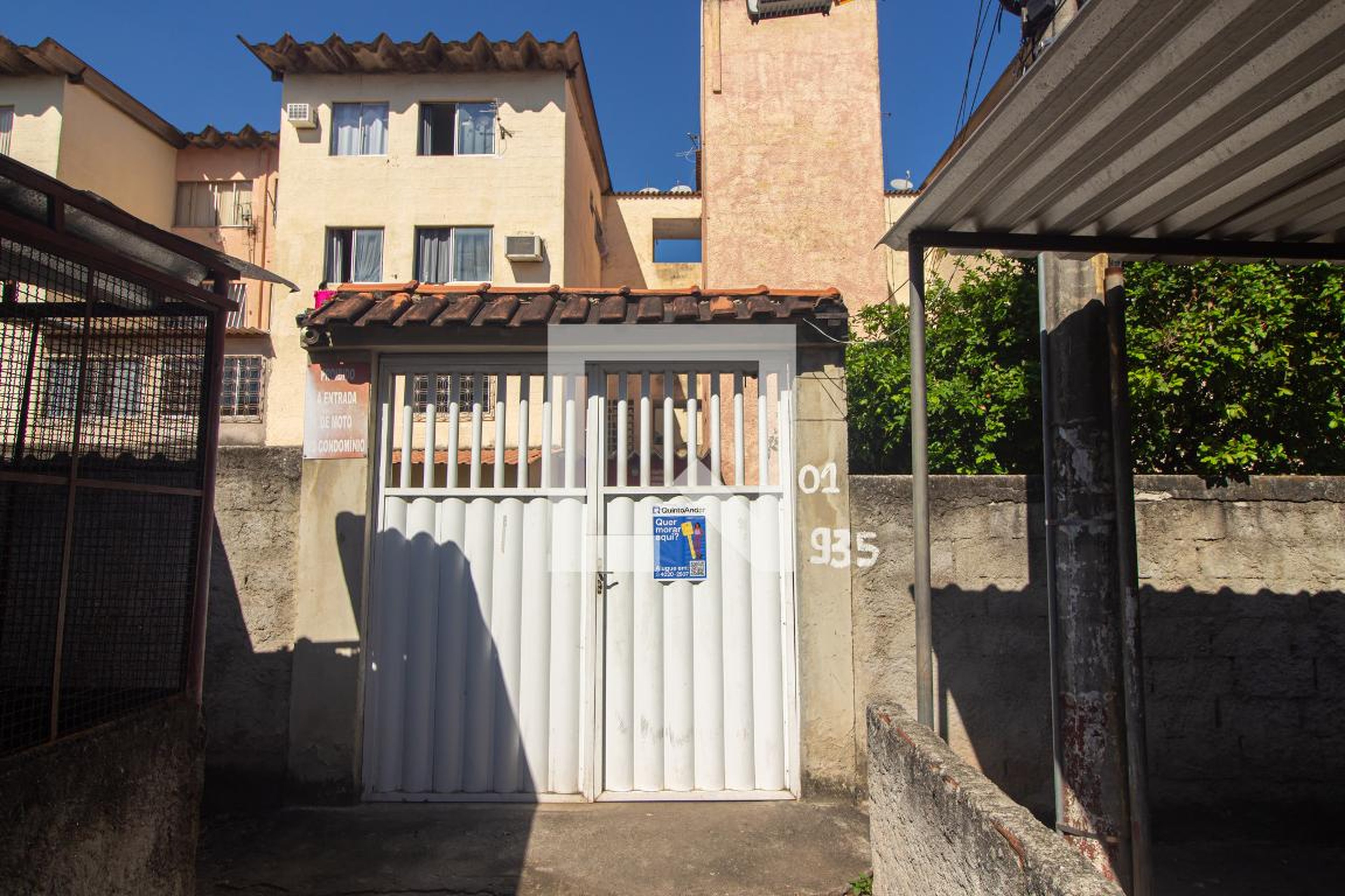 Fachada Condomínio em Rua Francisco Mota, 935