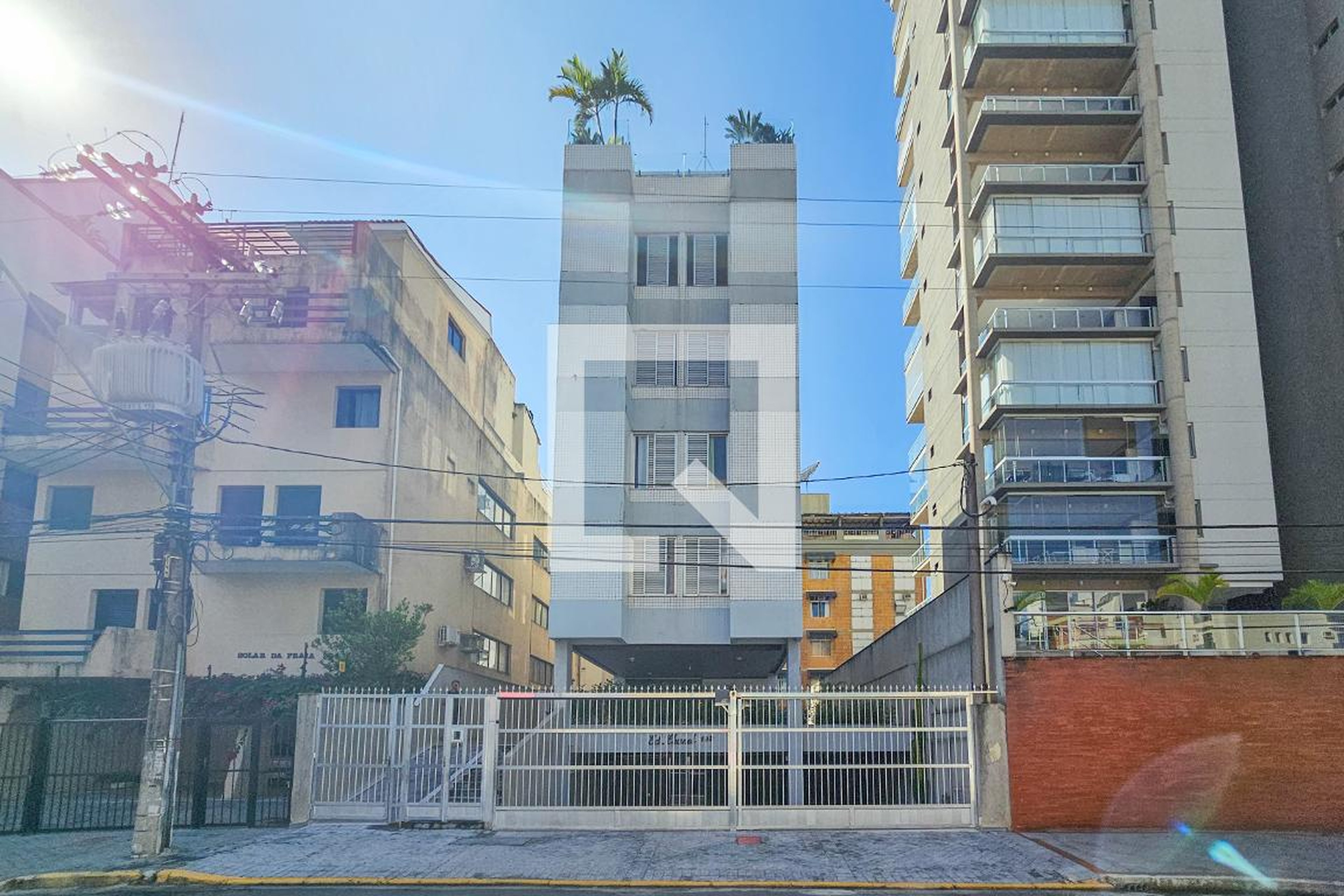 Fachada Condomínio em Rua Eduardo Risk, 192