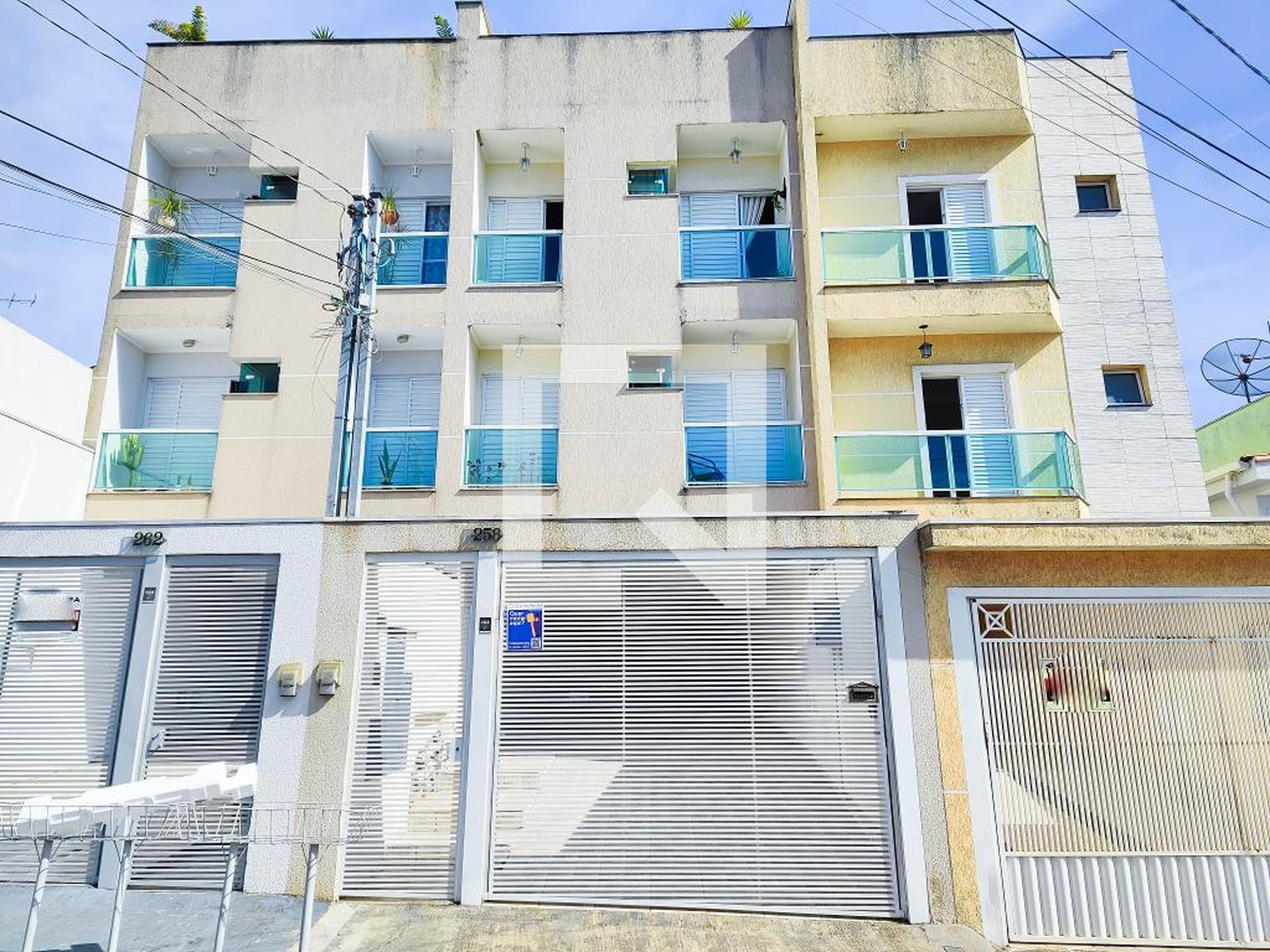 Fachada Condomínio em Rua Gana, 258