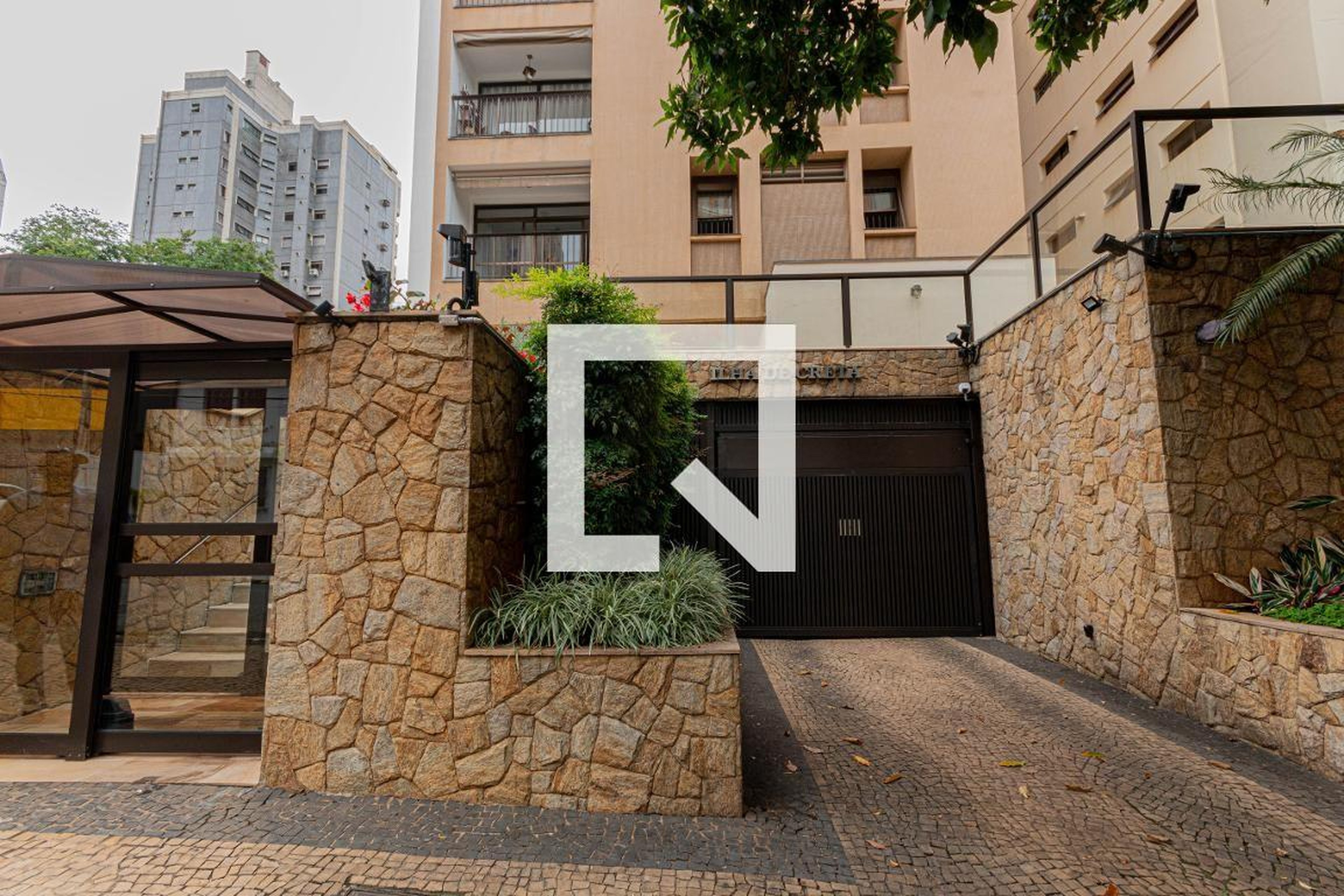 Fachada do Condomínio Condomínio em Rua Doutor Guilherme da Silva, 74