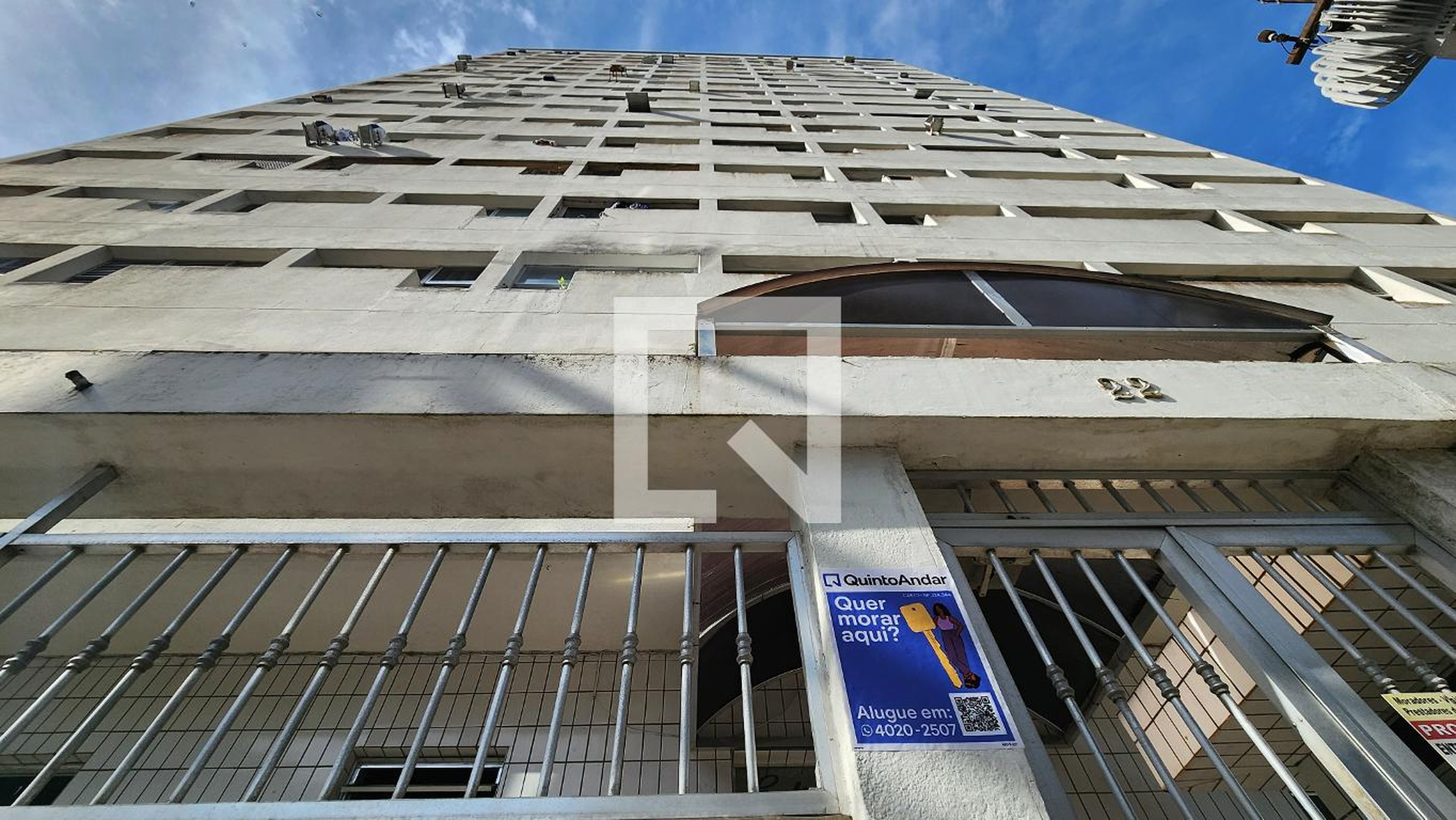 Fachada Condomínio em Rua Doutor Cláudio Luiz da Costa, 22