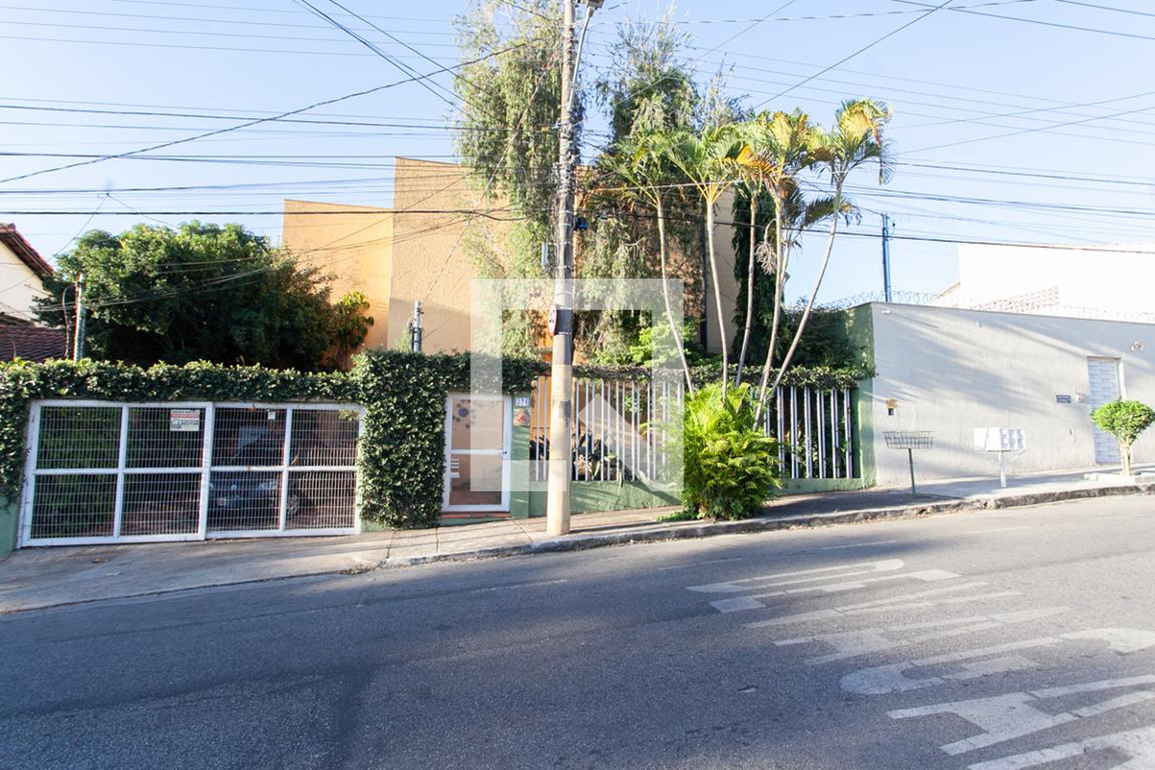 Fachada Condomínio em Rua Amável Costa, 276