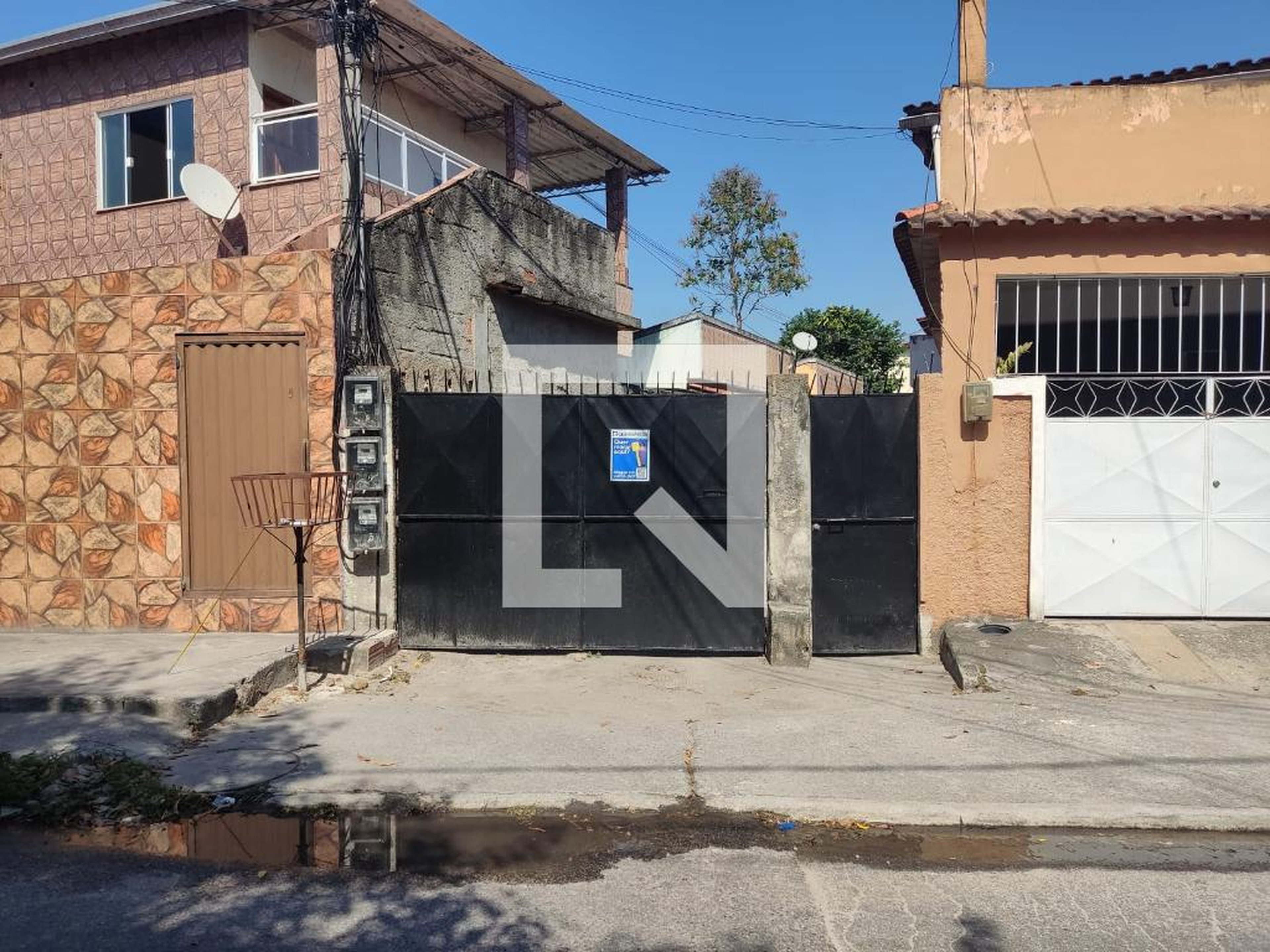 Fachada Condomínio em Estrada dos Menezes, 196