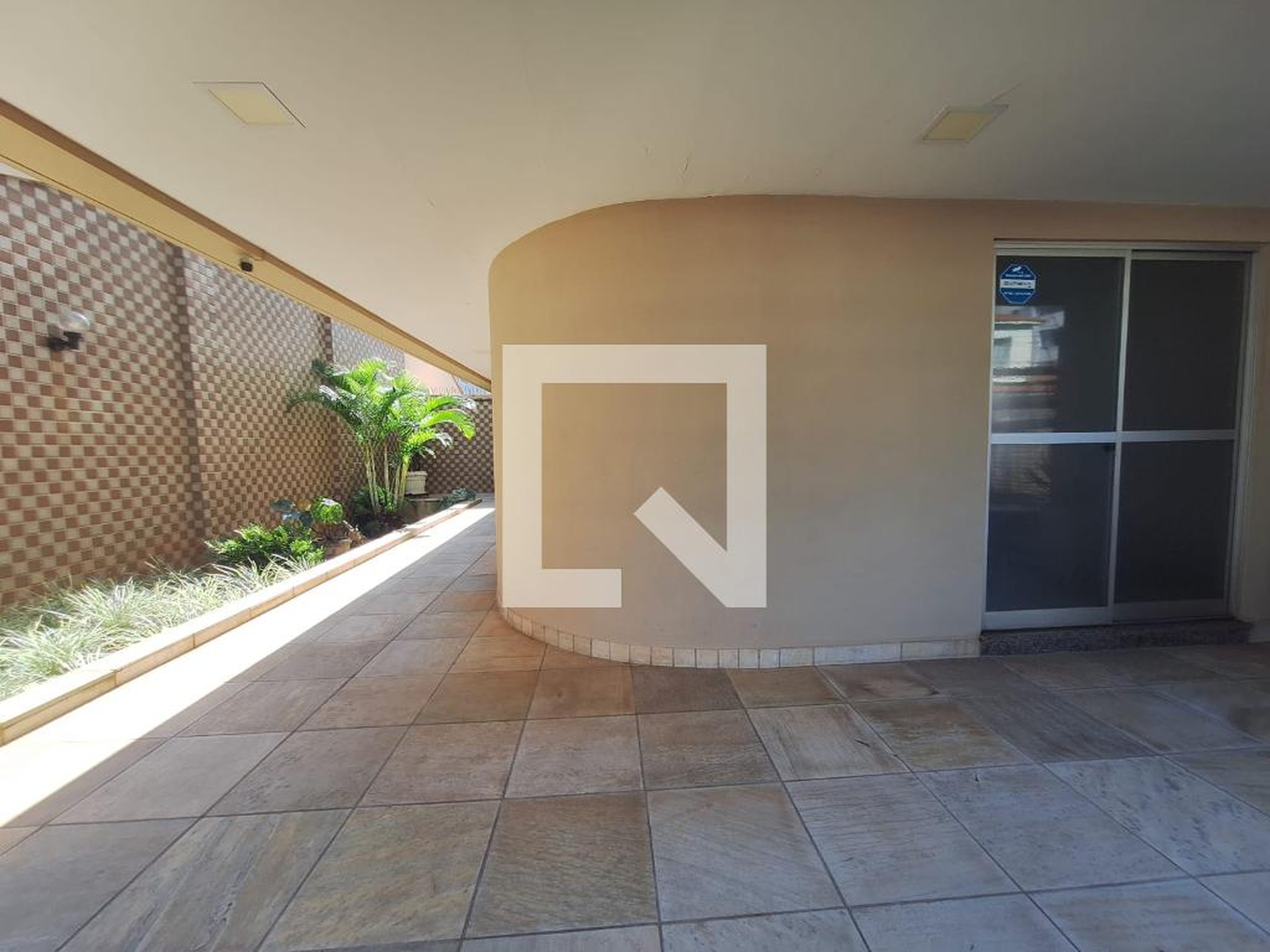 Entrada do prédio Condomínio em Rua Grafito, 121