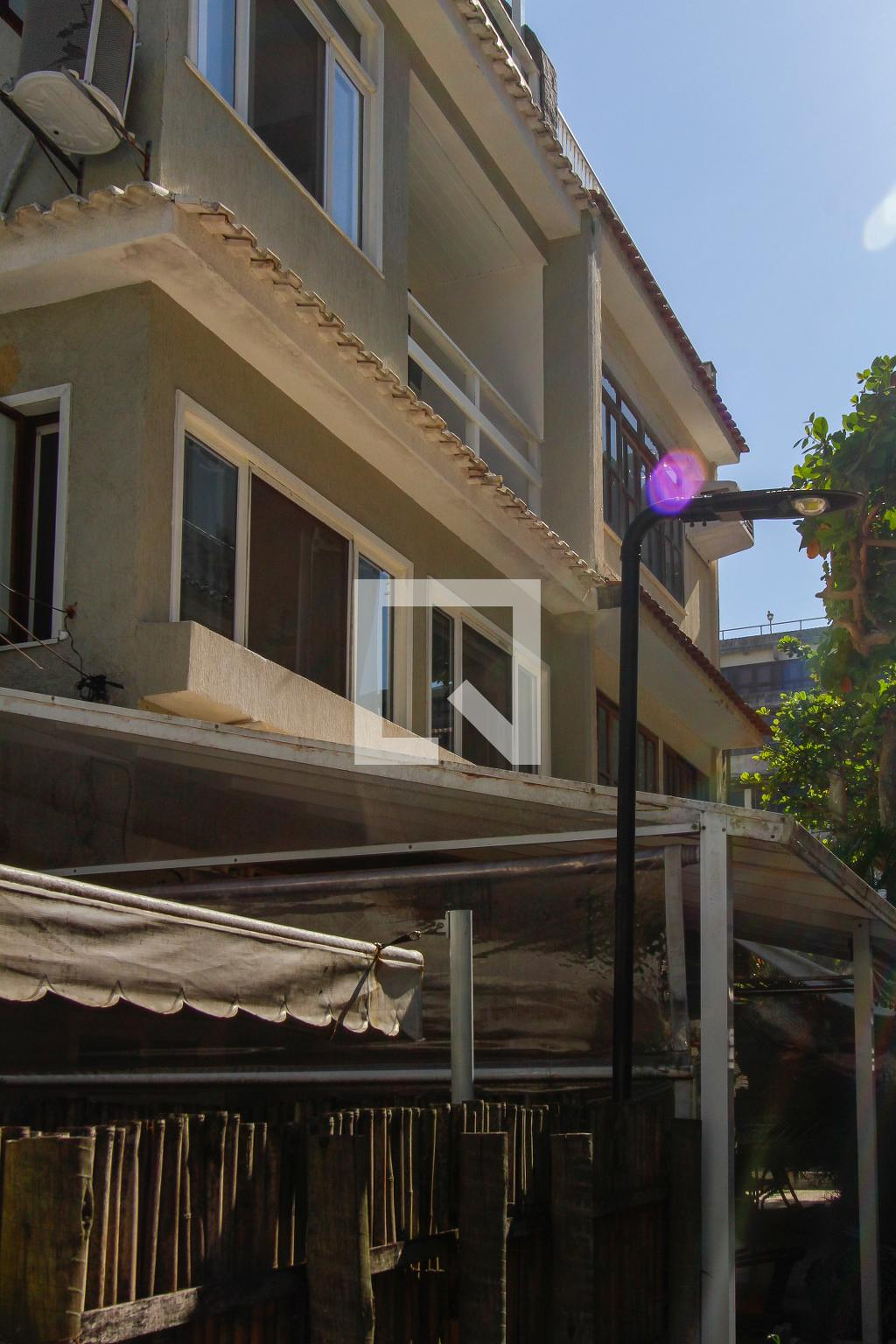 Fachada Condomínio em Avenida Lúcio Costa, 4500