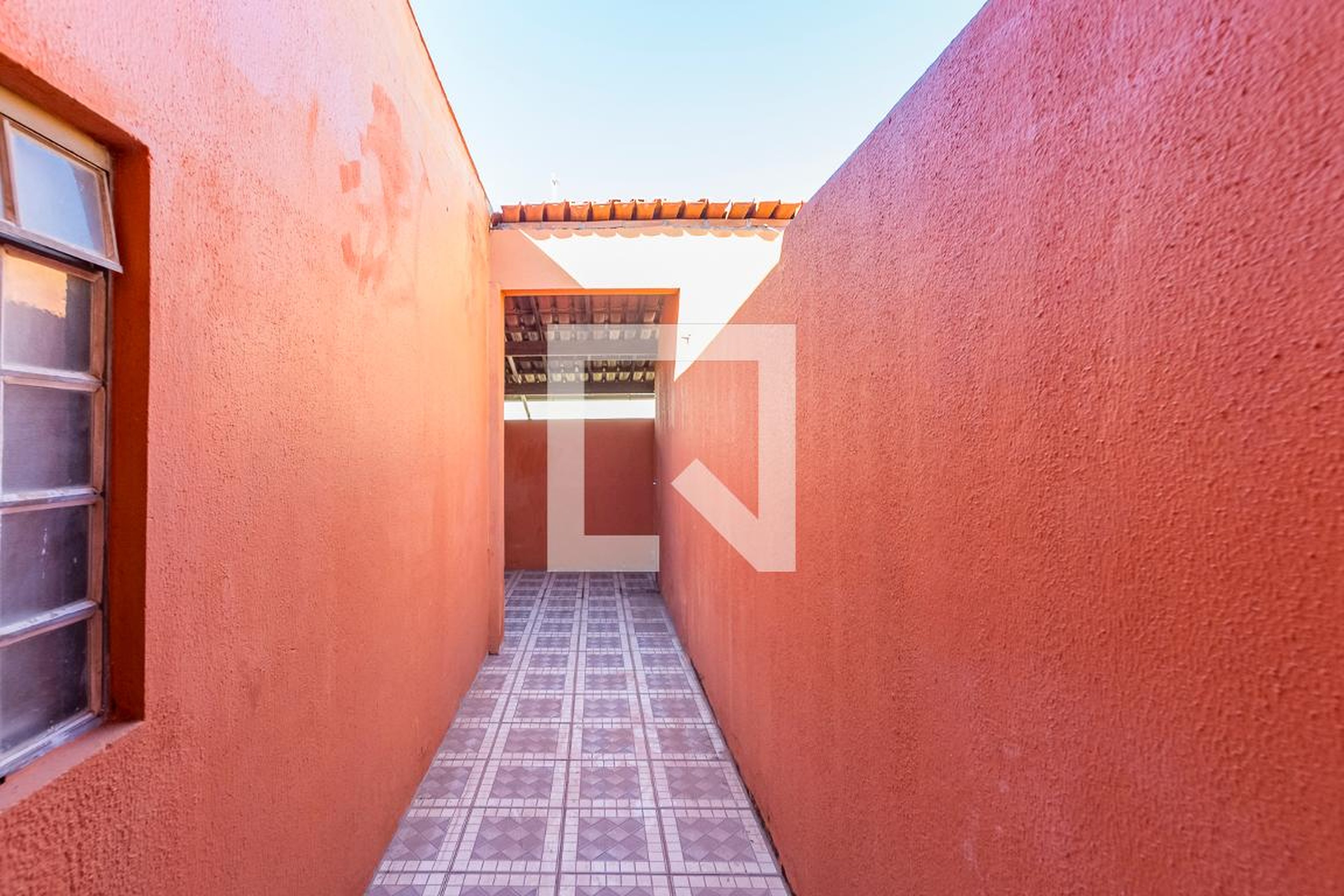 Entrada Condomínio em Rua Teófilo Filho, 255