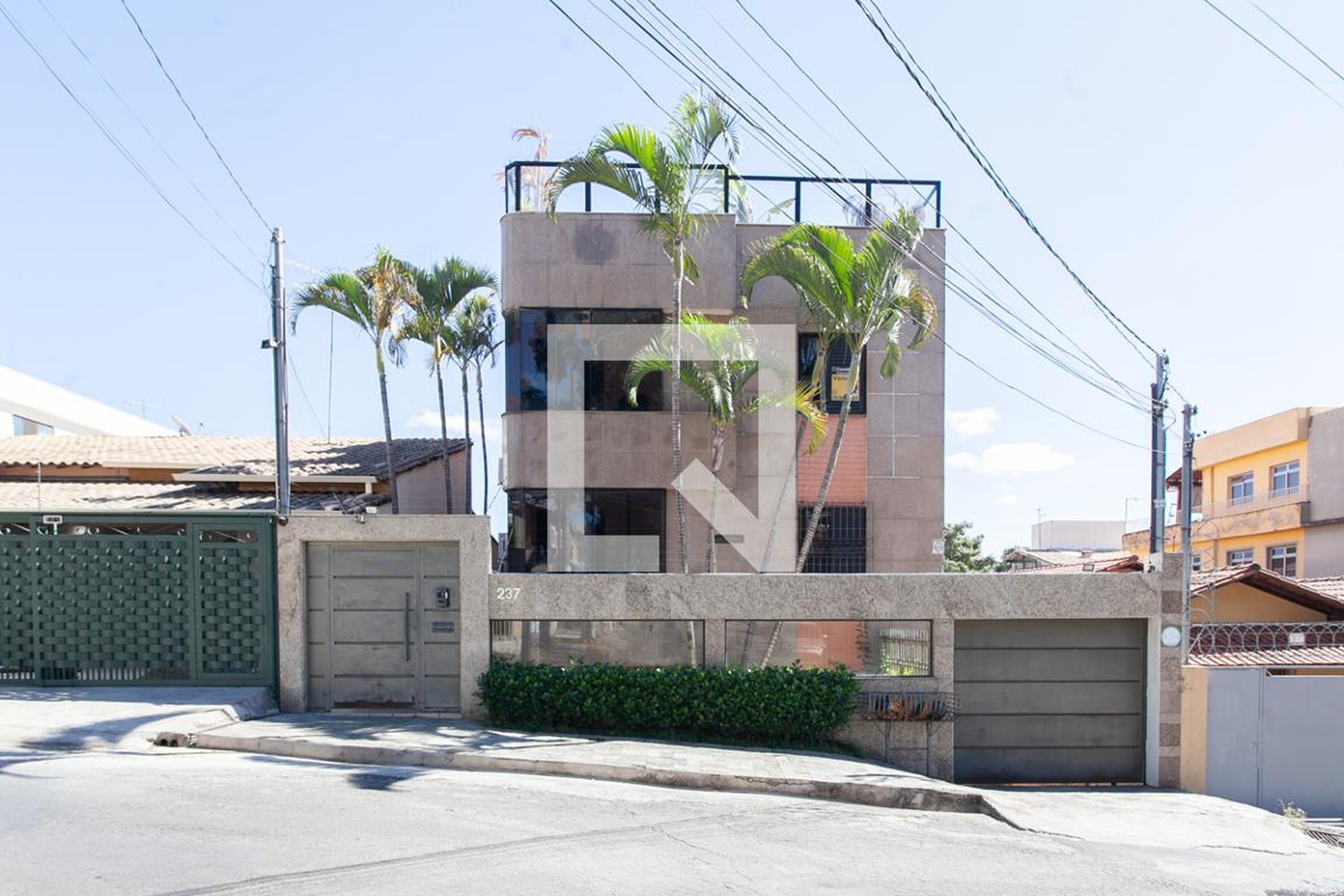 Fachada Condomínio em Rua Augusto Moreira, 237
