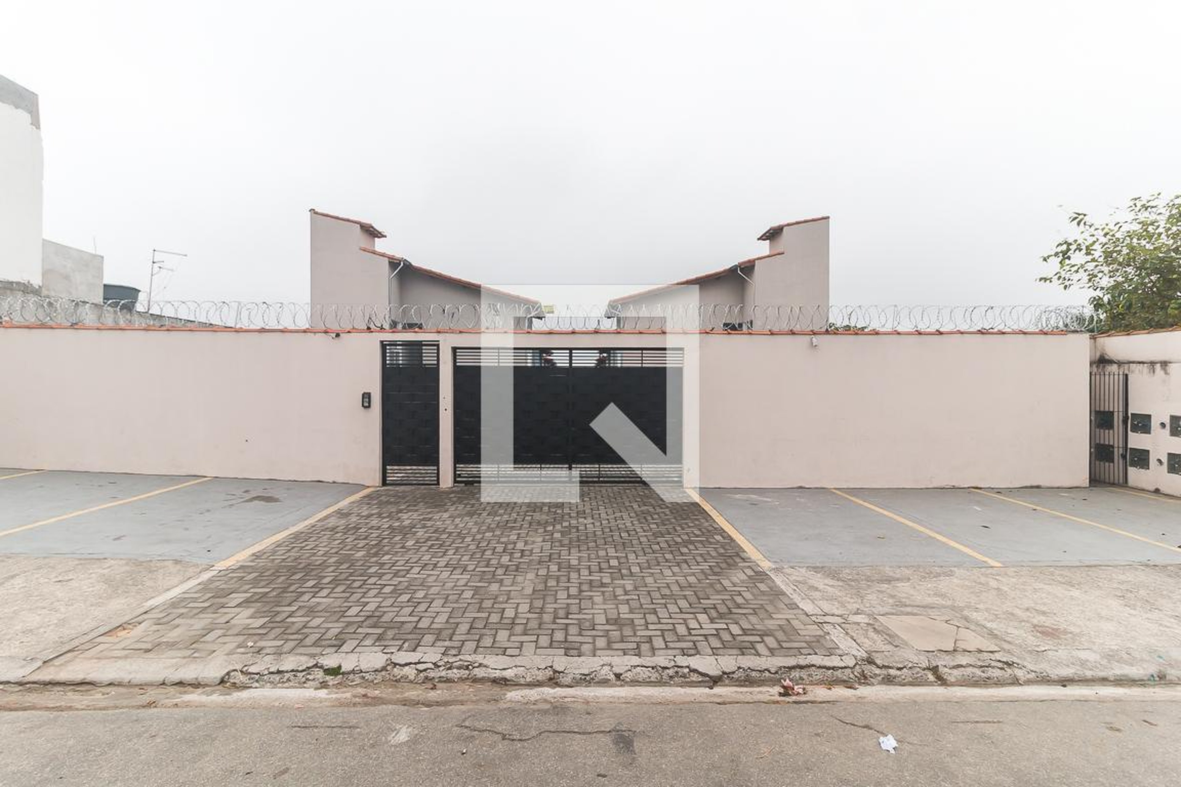 Fachada Condomínio em Rua do Cambuca, 156