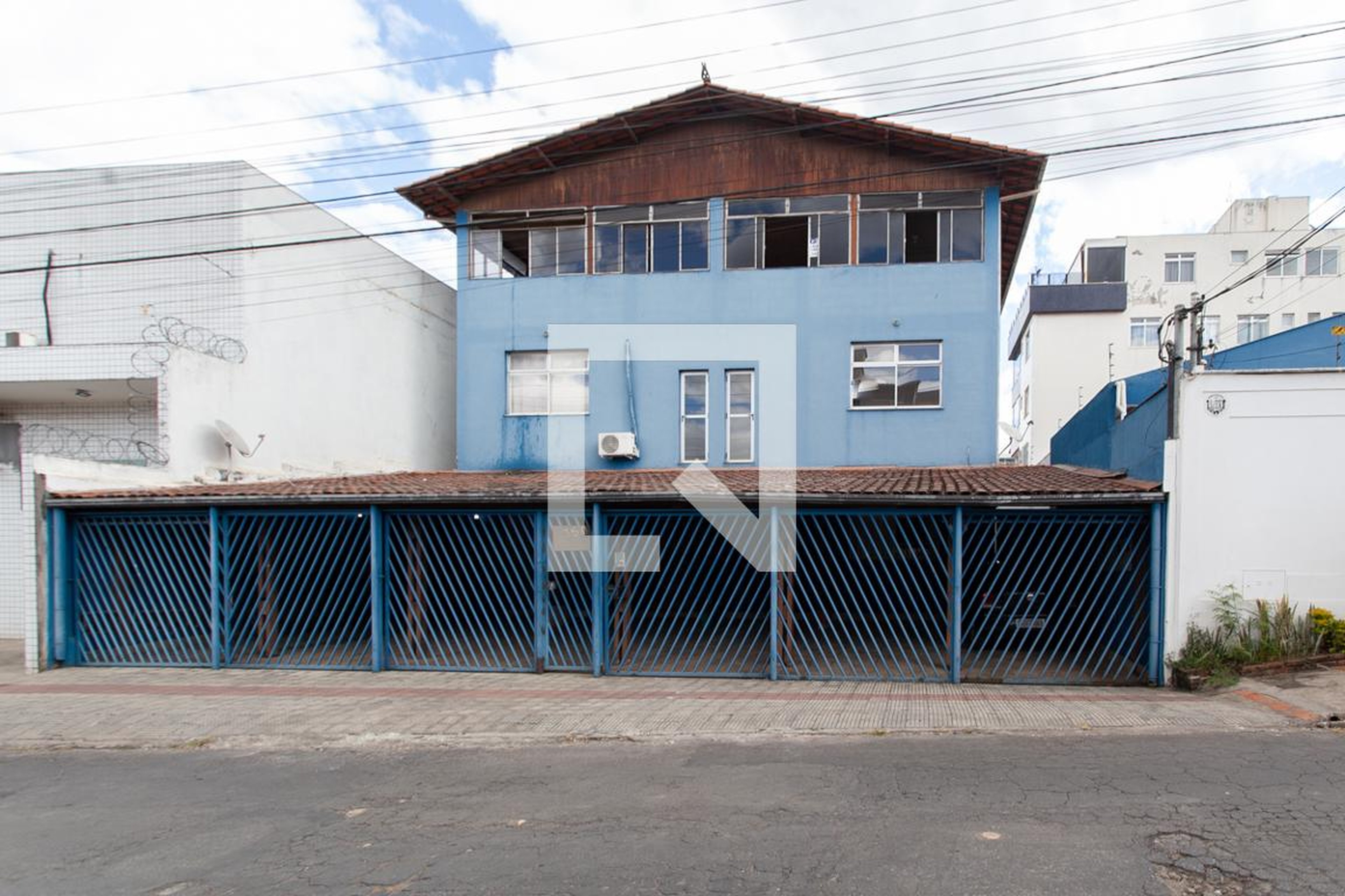 Fachada Condomínio em Rua Rita Alves Castanheira, 350
