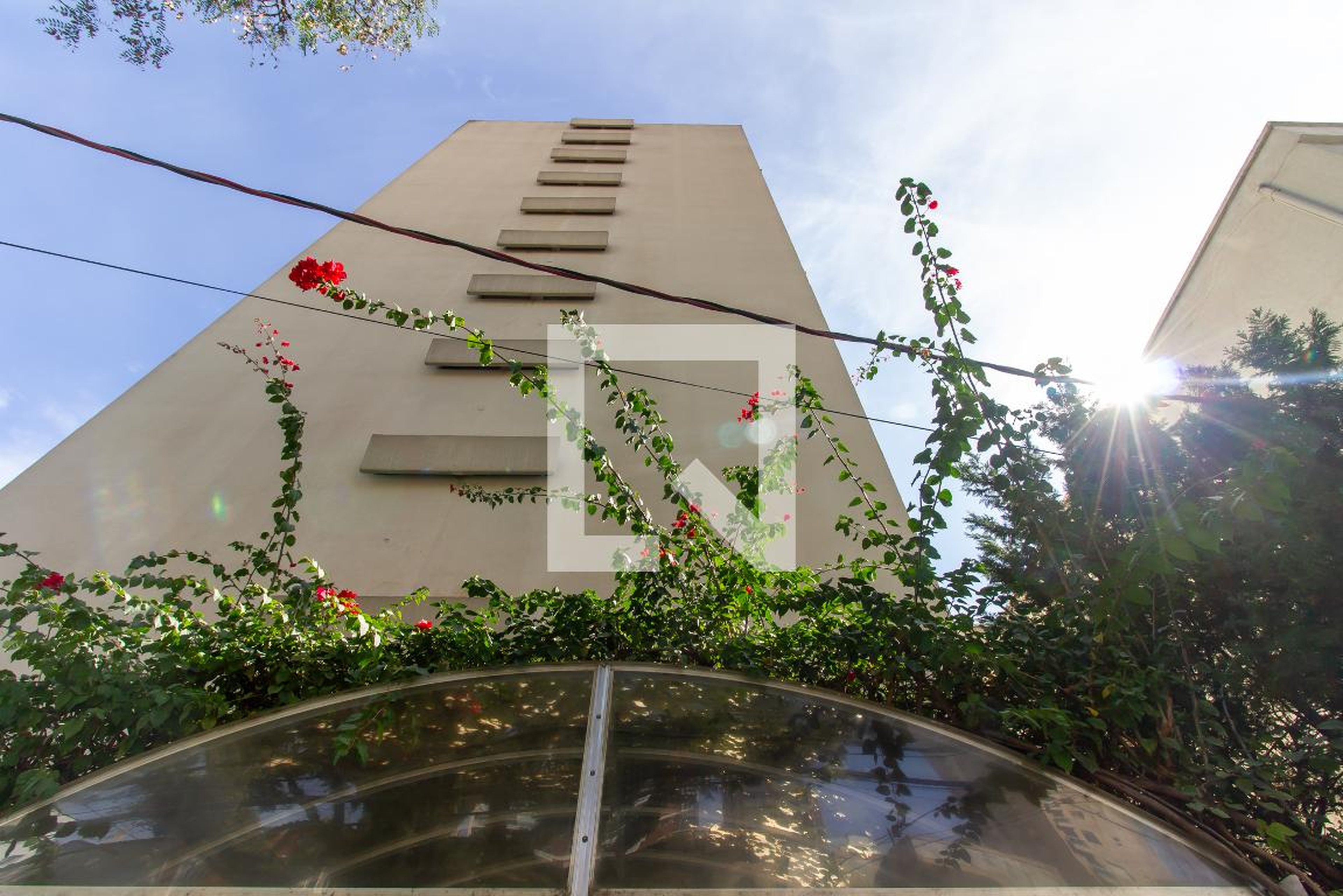 Fachada do Prédio Condomínio em Rua Ministro Godói, 1136