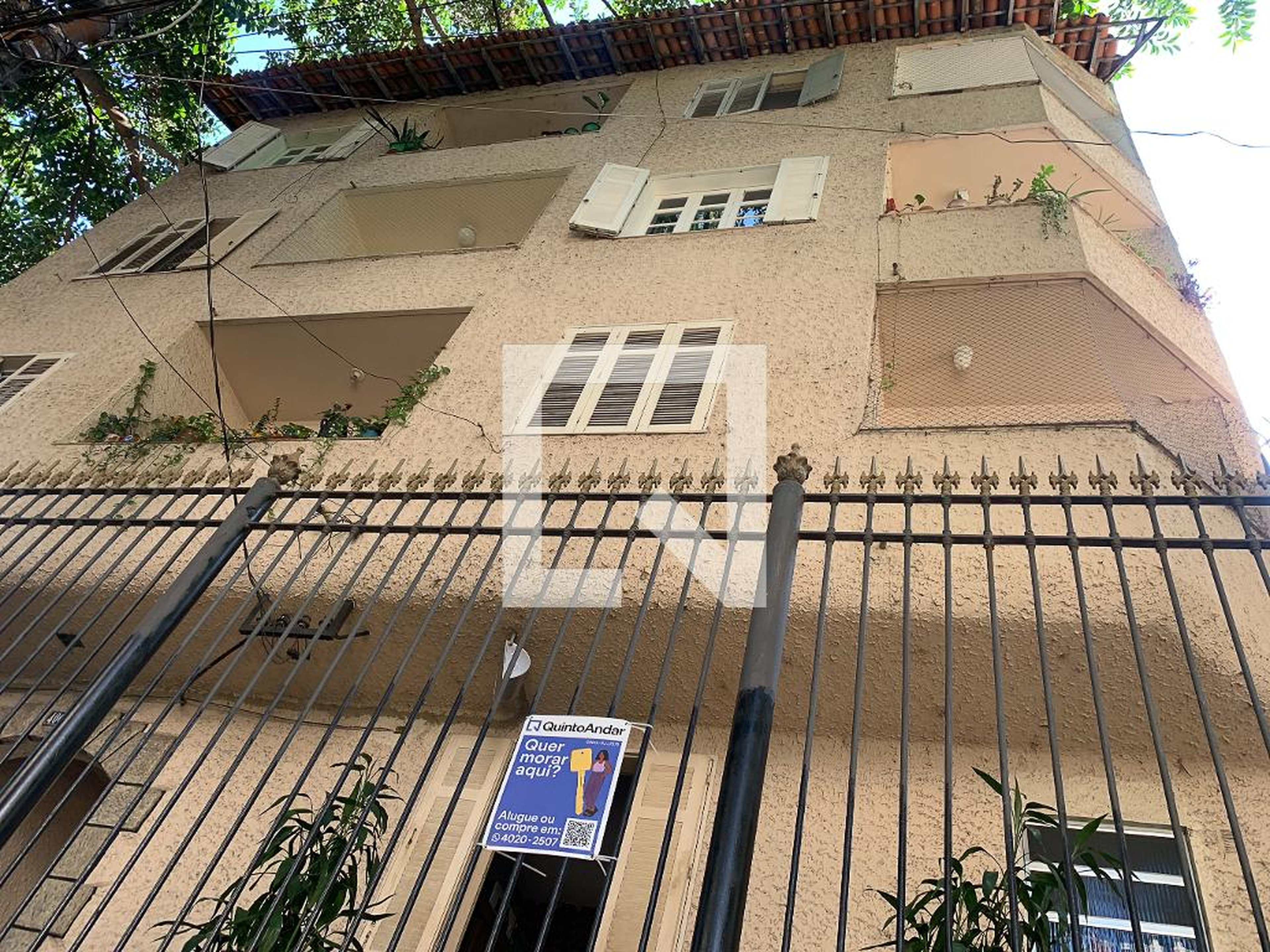 Fachada do Prédio Condomínio em Rua Pedro Américo, 406