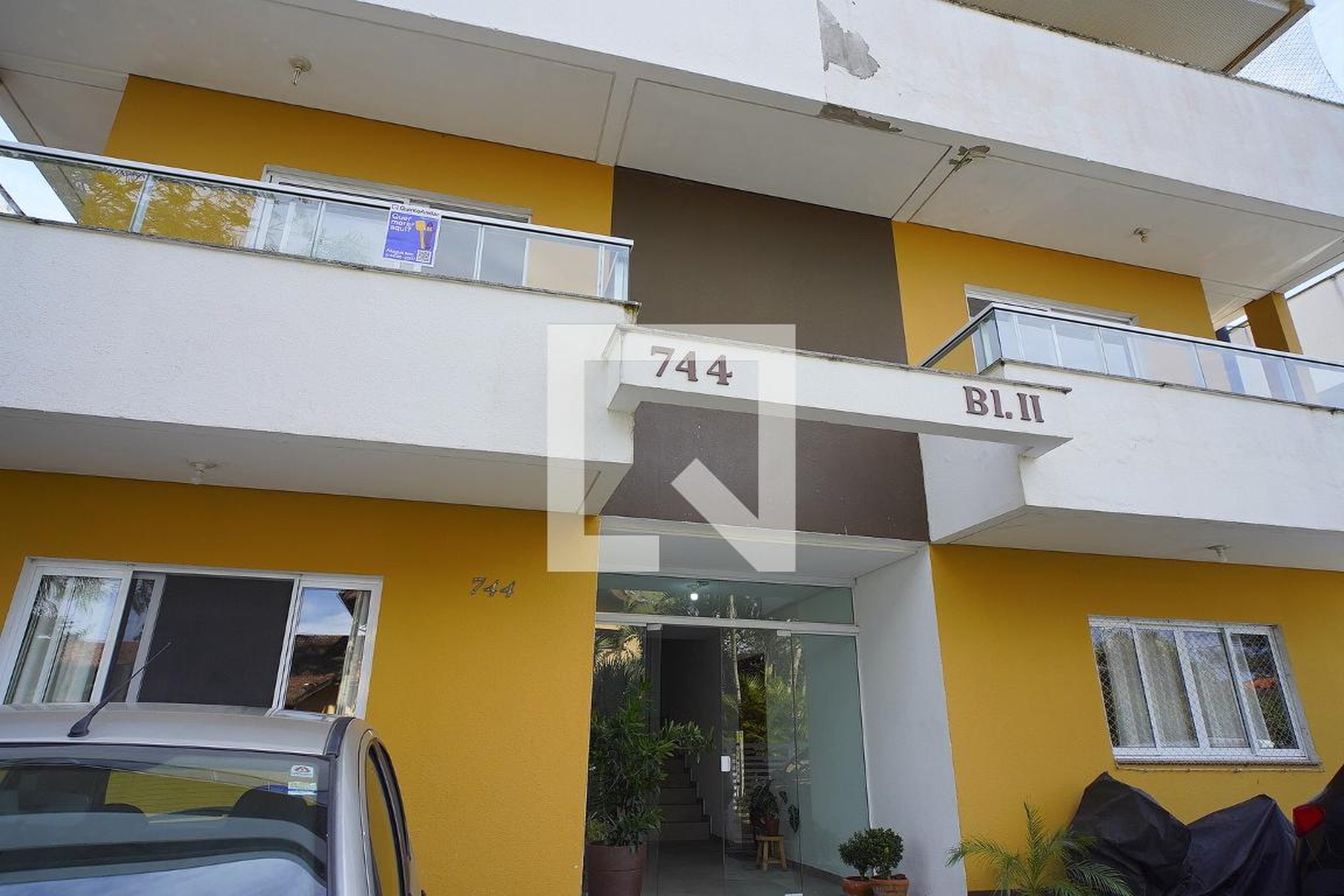 Fachada do Prédio Condomínio em Rua Jaborandi, 744
