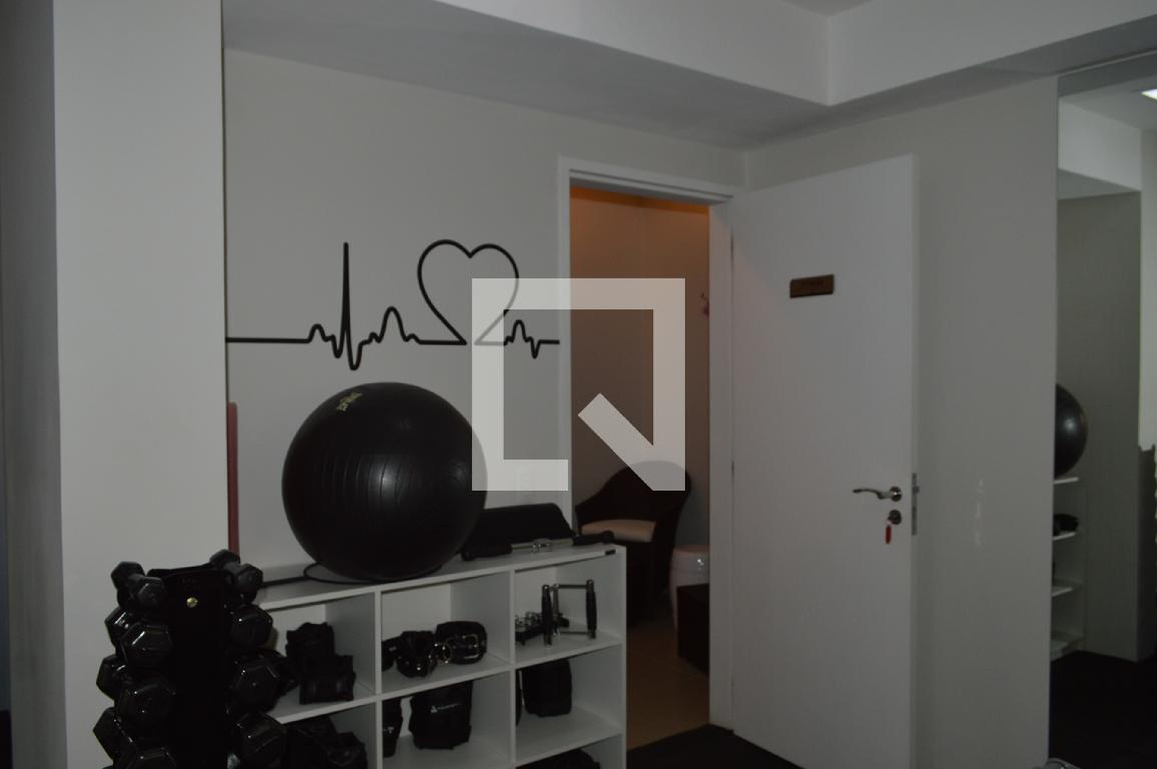 Academia - Essentials