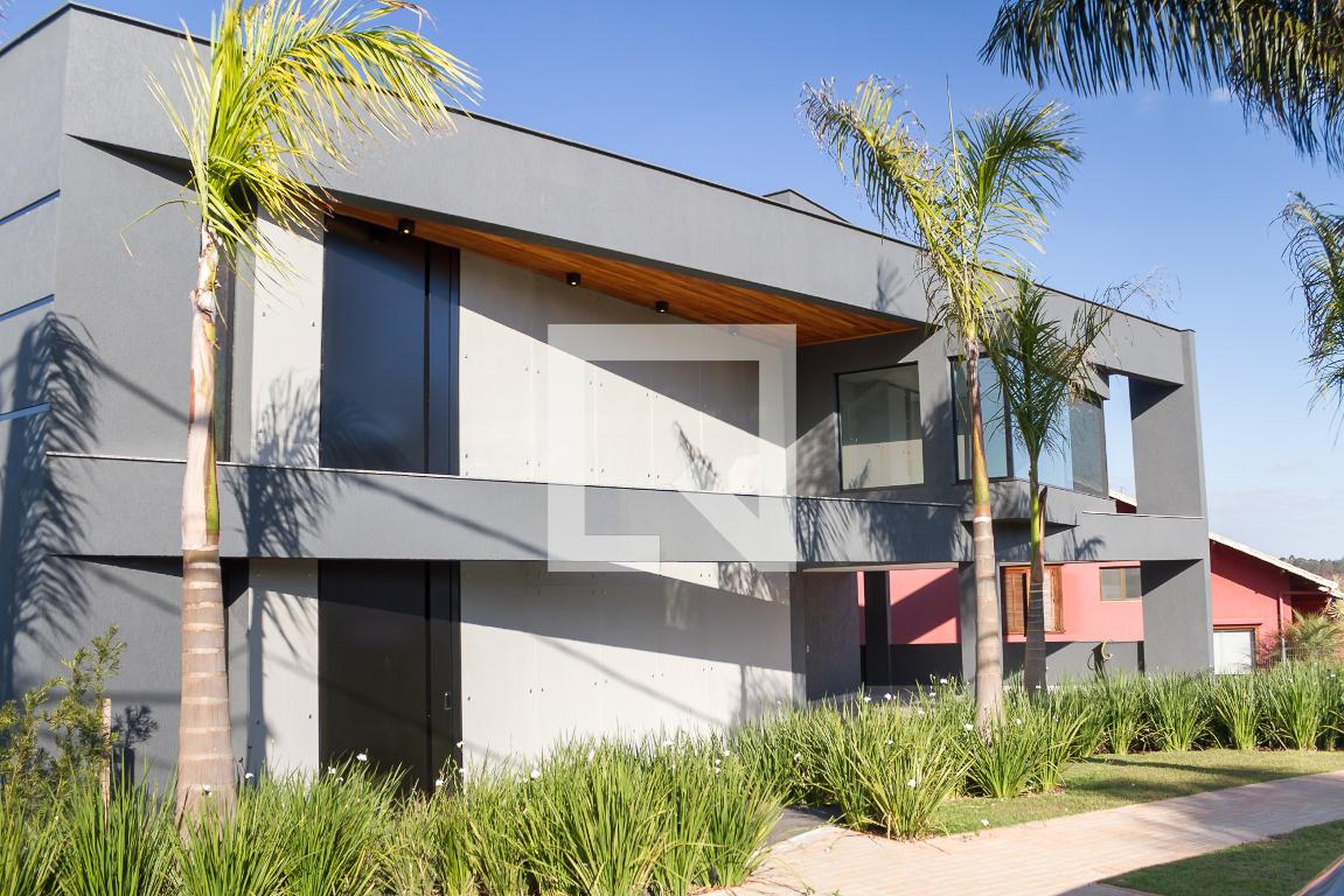 fachada Condomínio em Rua das Araucárias, 05