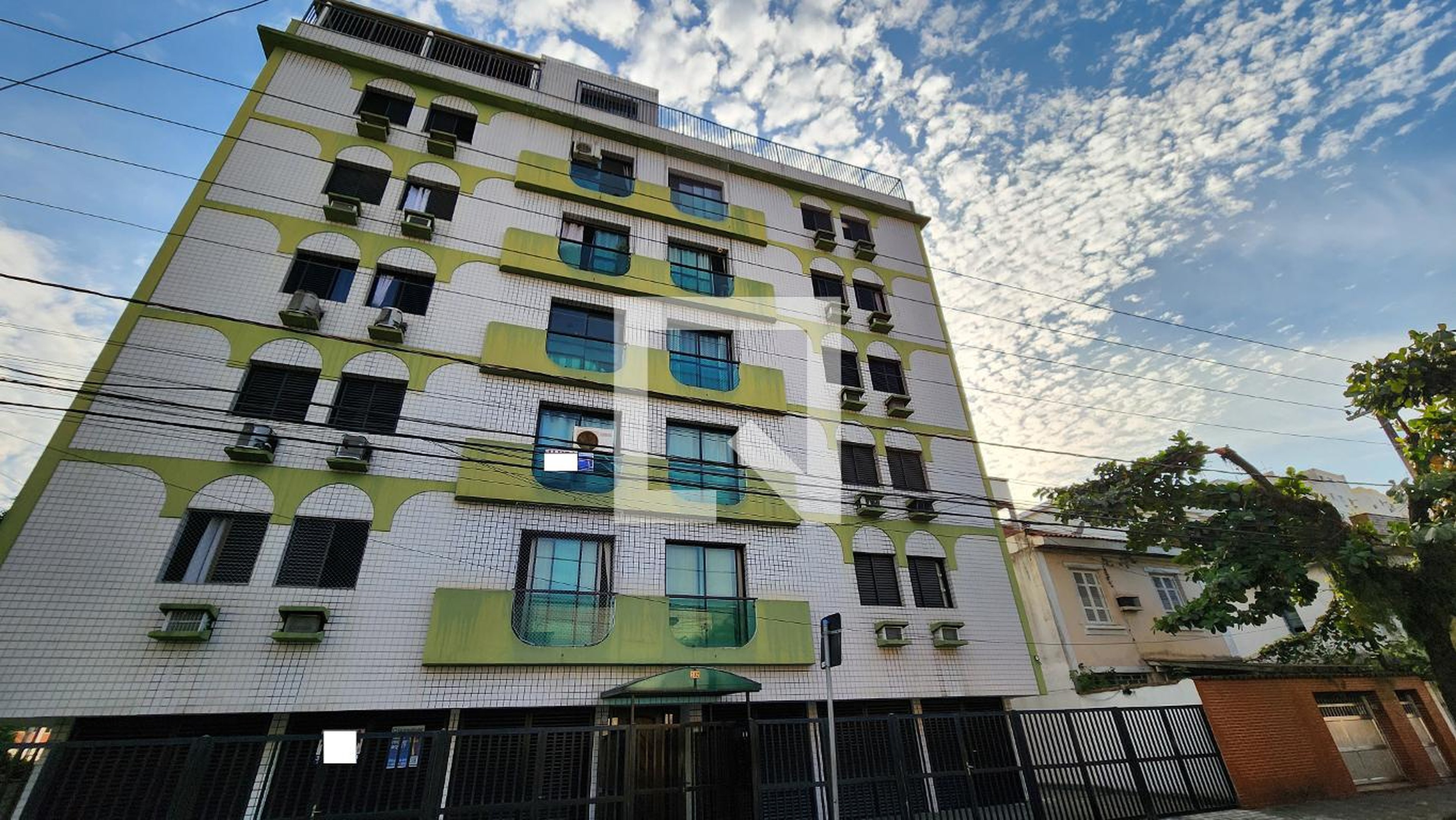 Fachada Condomínio em Rua Teixeira de Freitas, 132