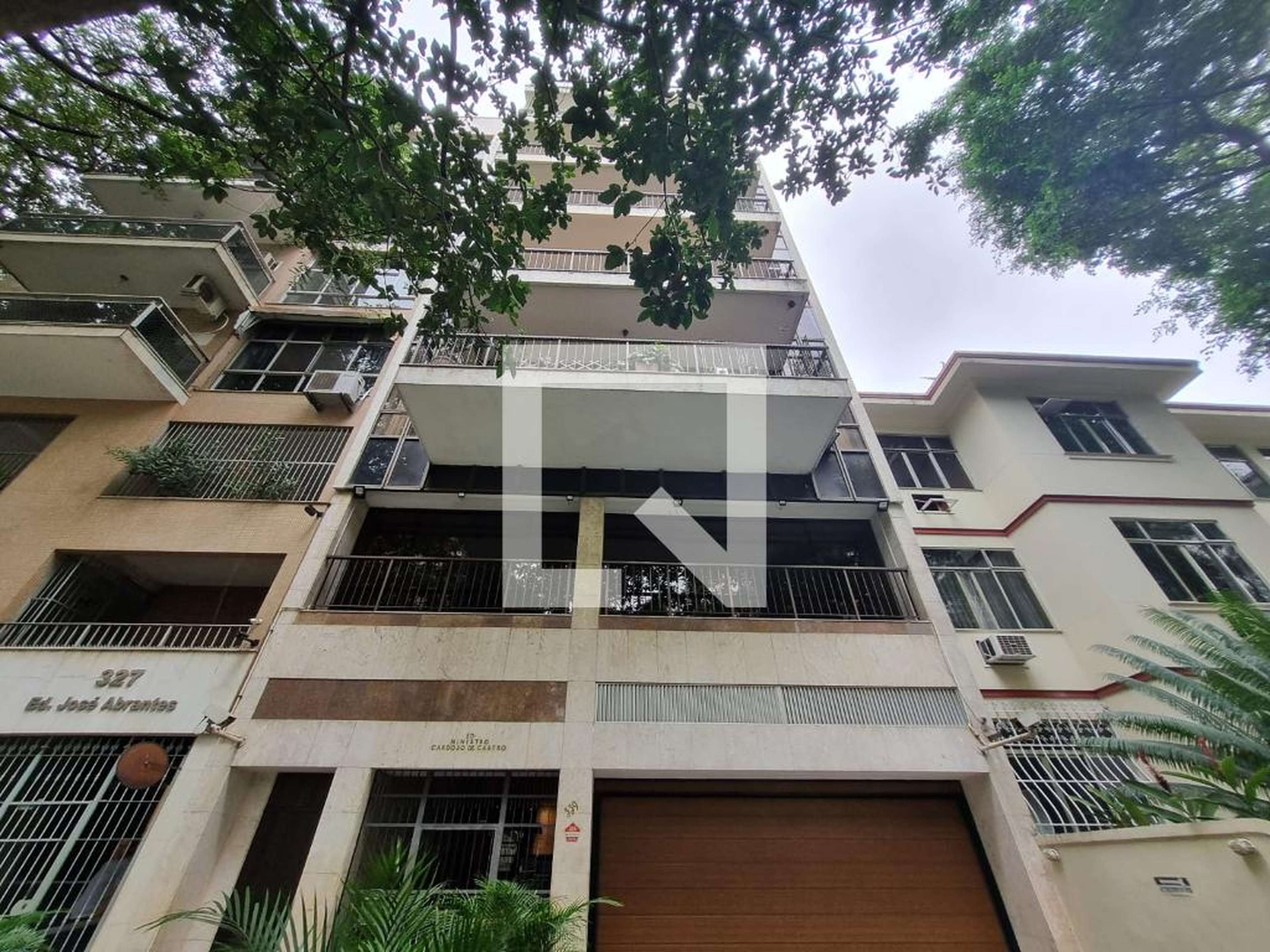 Fachada Condomínio em Rua Andrade Neves, 339