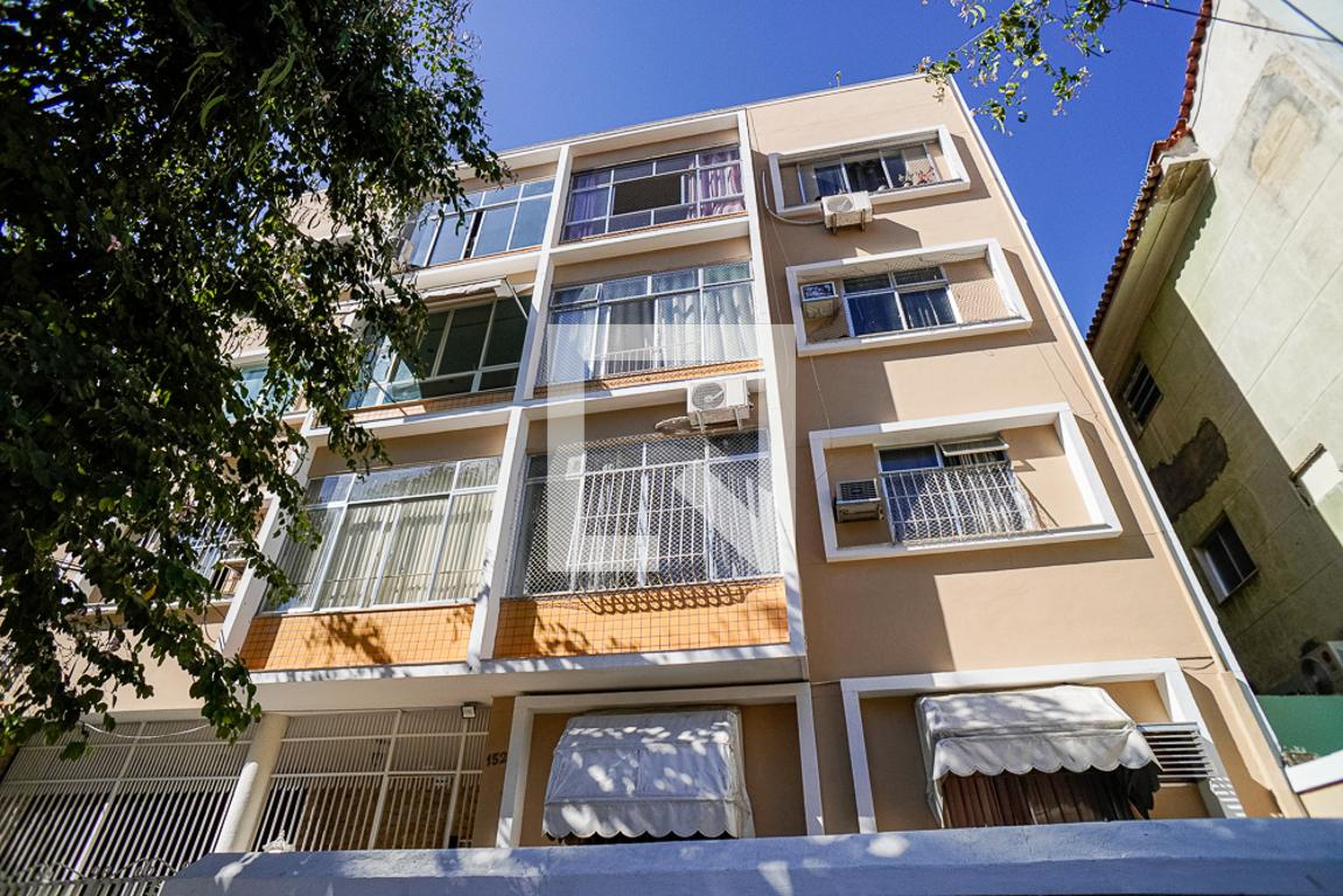 Fachada Condomínio em Rua General Silvestre Rocha, 152