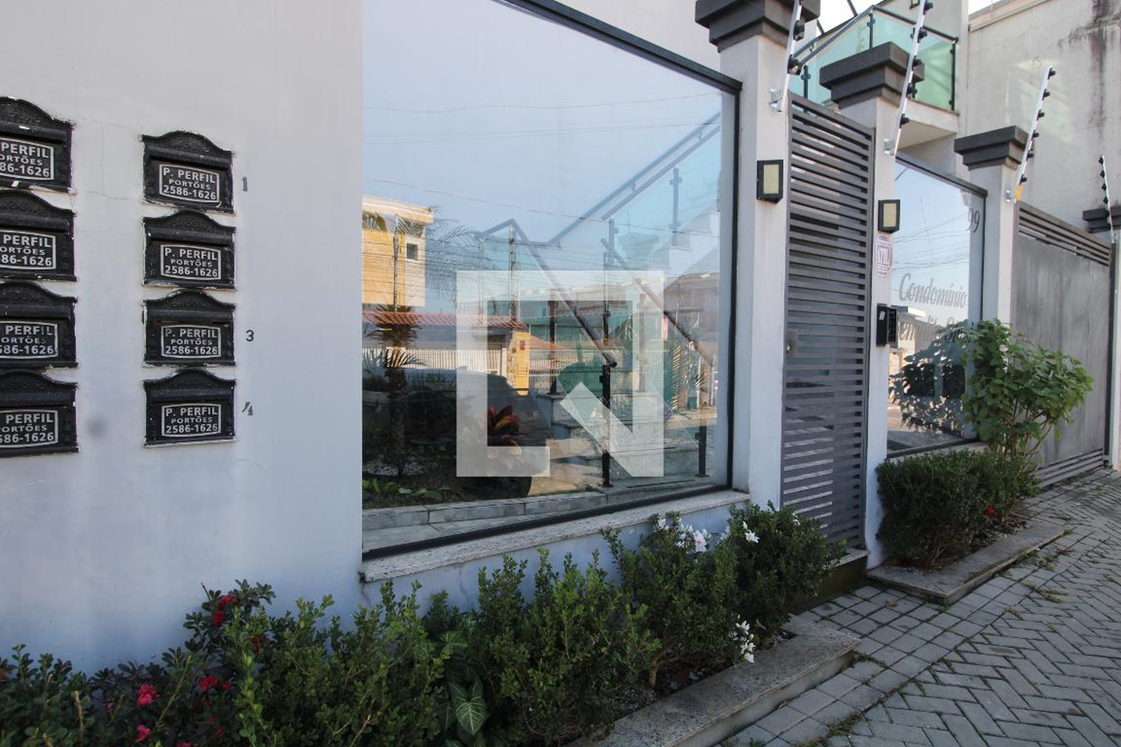 Fachada Condomínio em Rua Benedito Otoni, 99