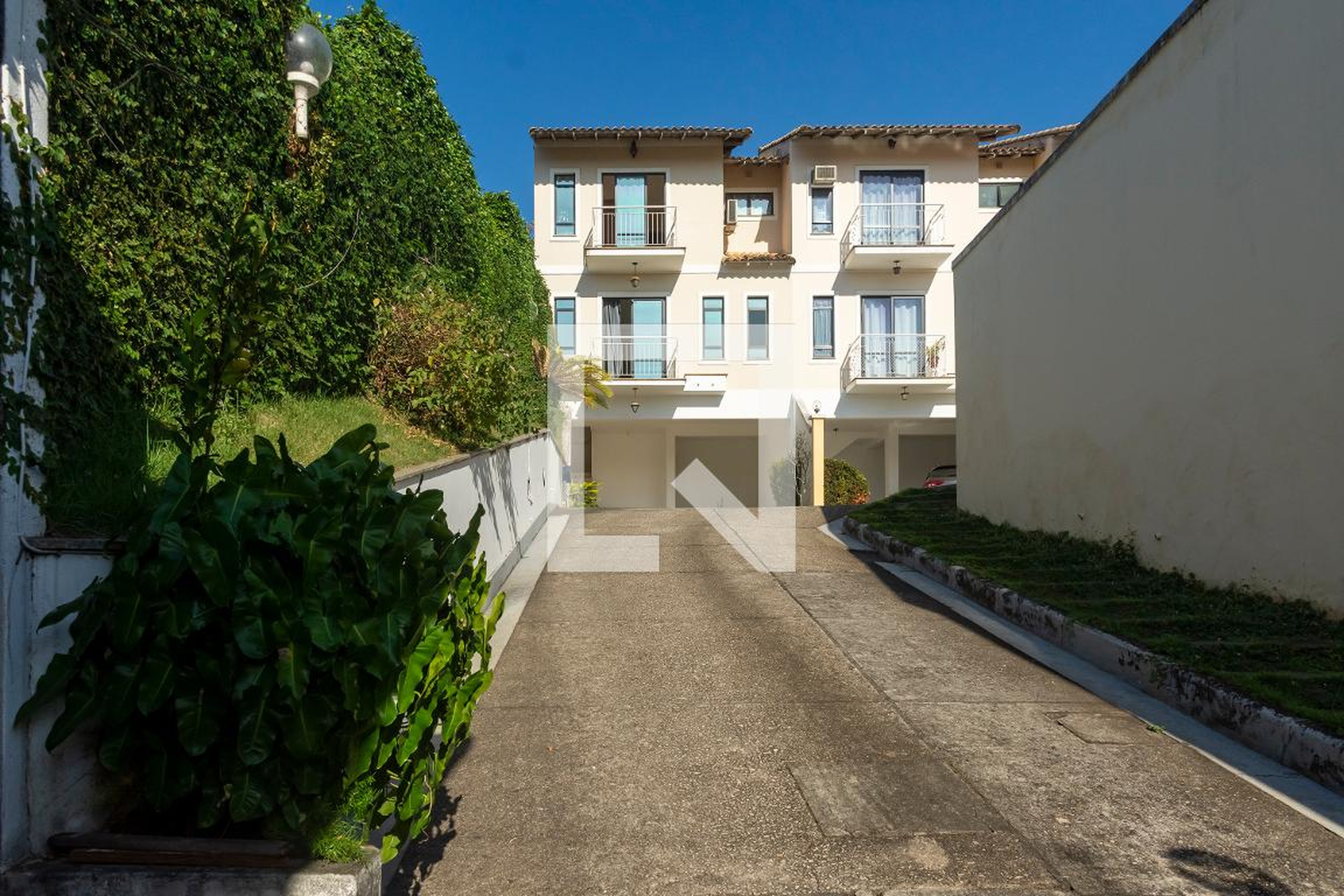 Área comum - Fachada do condomínio Condomínio em Rua Alberto Pasqualini, 486