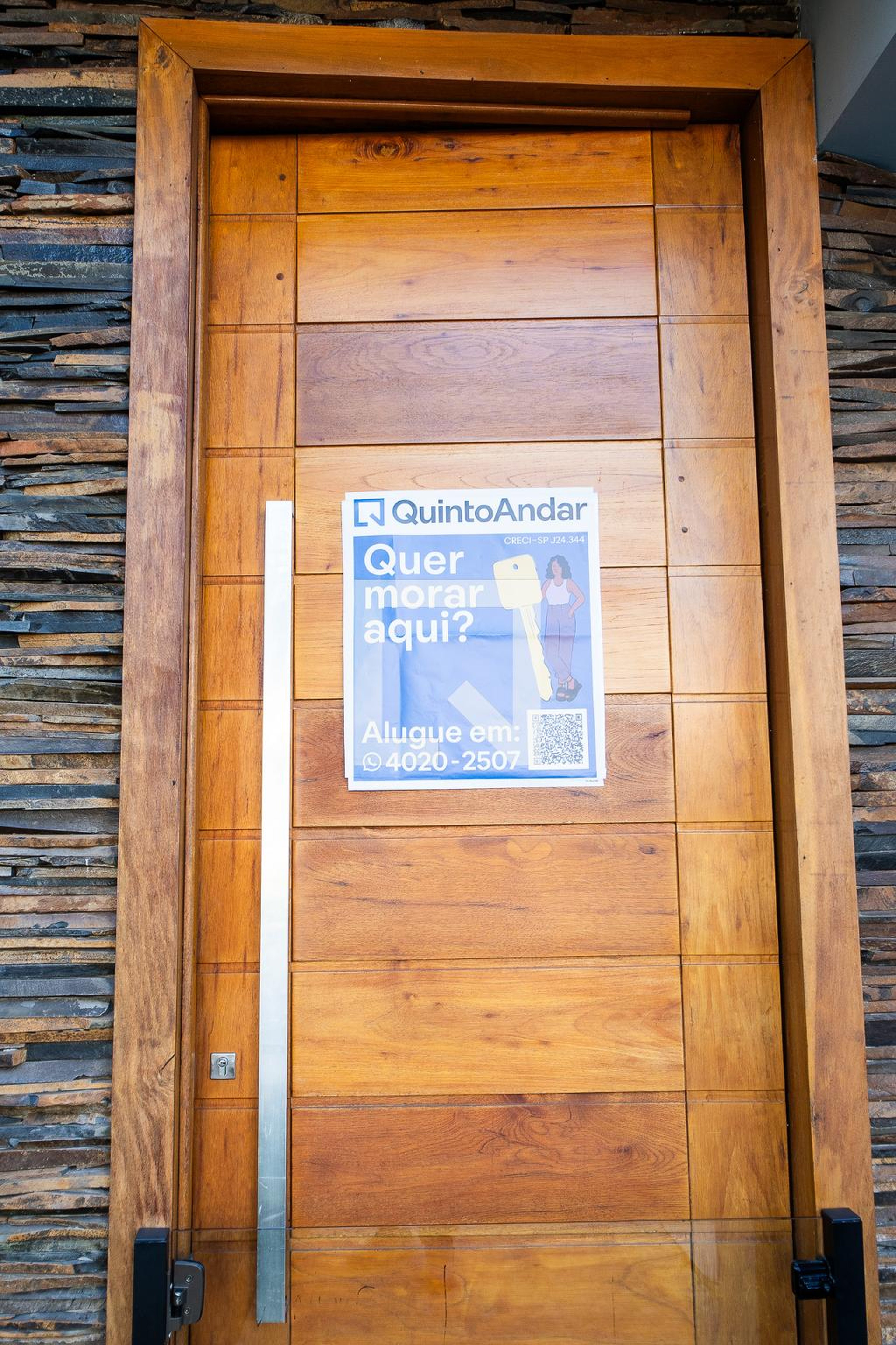 Fachada Condomínio em Rua Alex Sandro Bueno Camargo Pacheco, 92