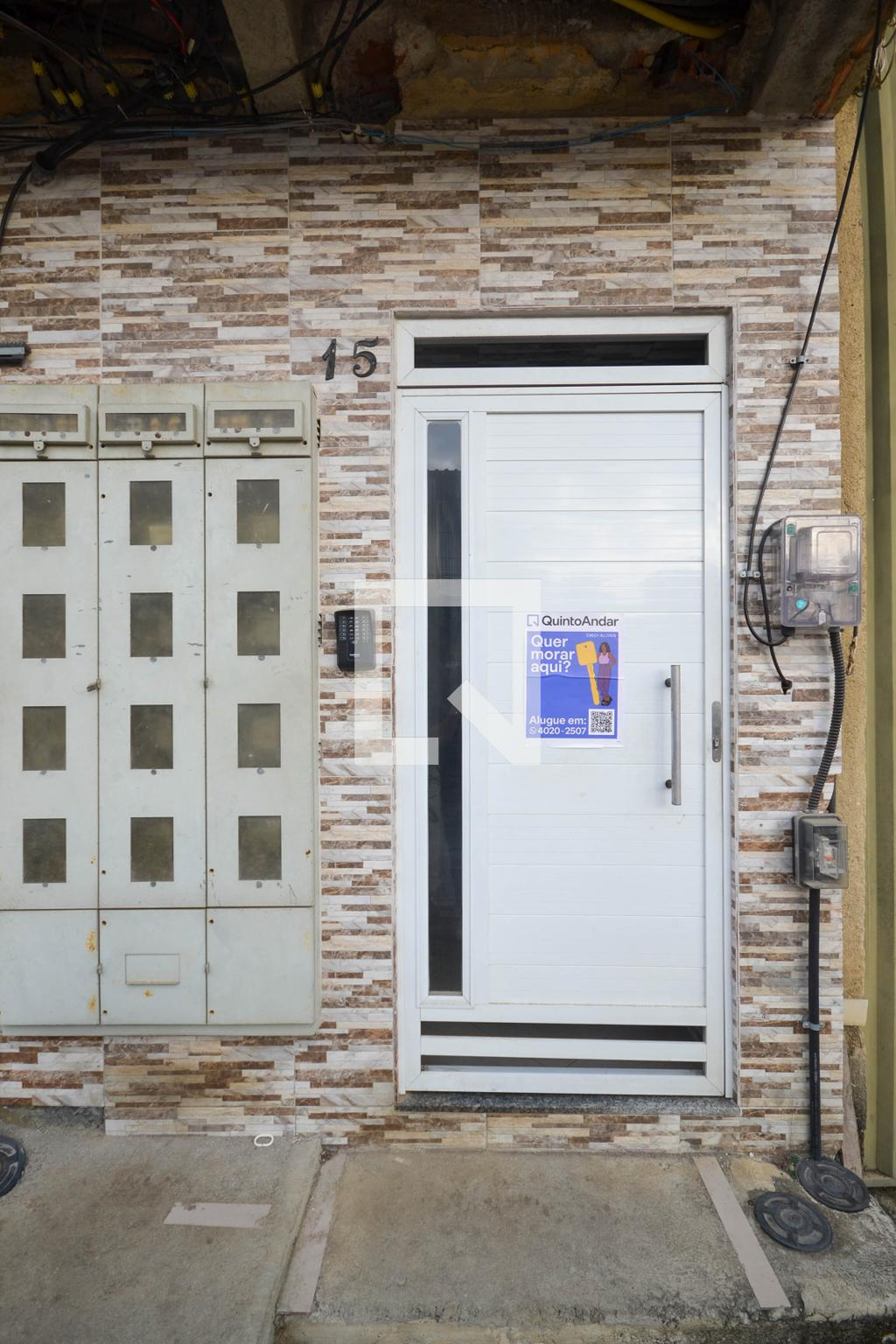 Fachada Condomínio em Rua Louros, 15