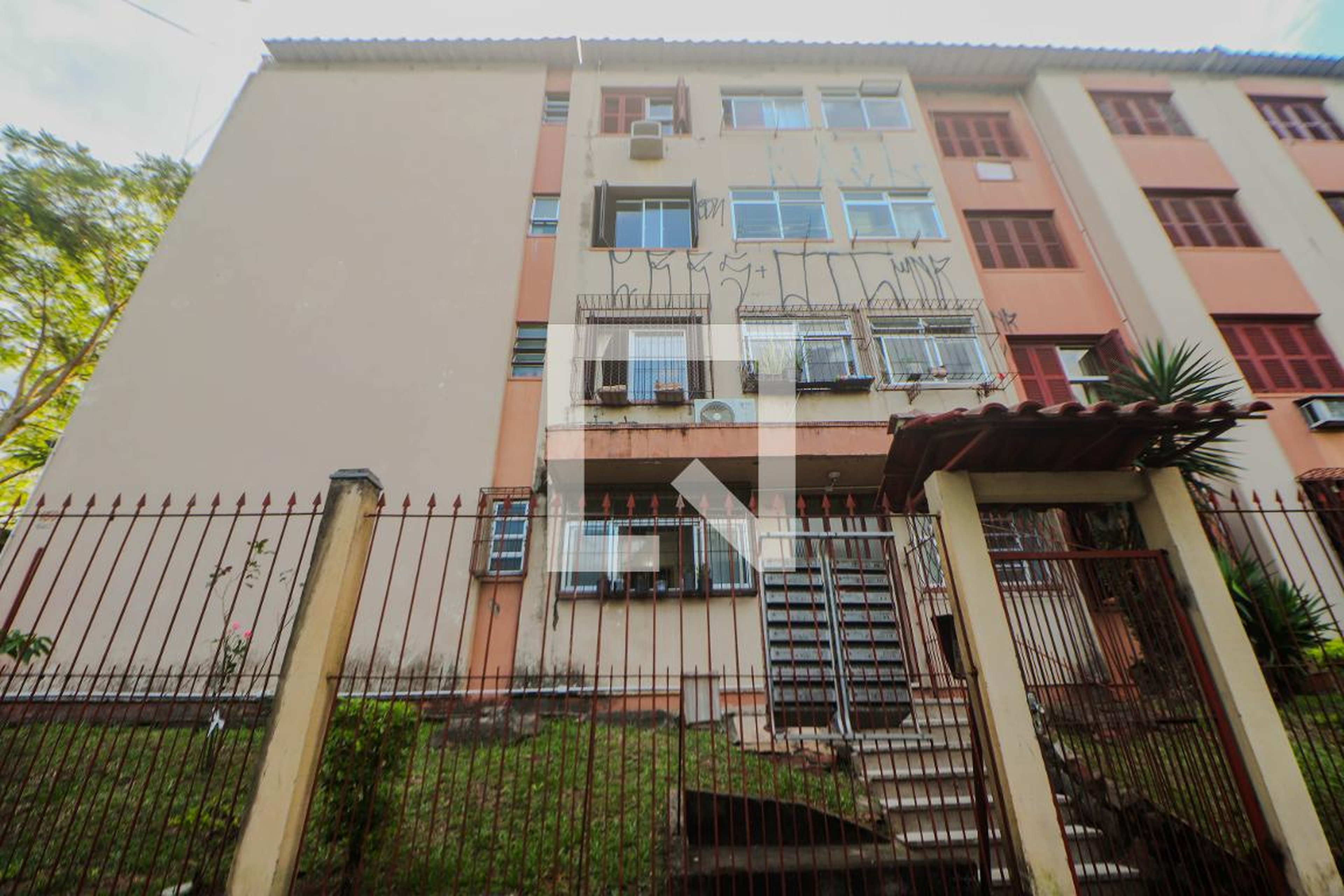 Fachada Condomínio em Rua Doutor Cândido José de Godói, 160