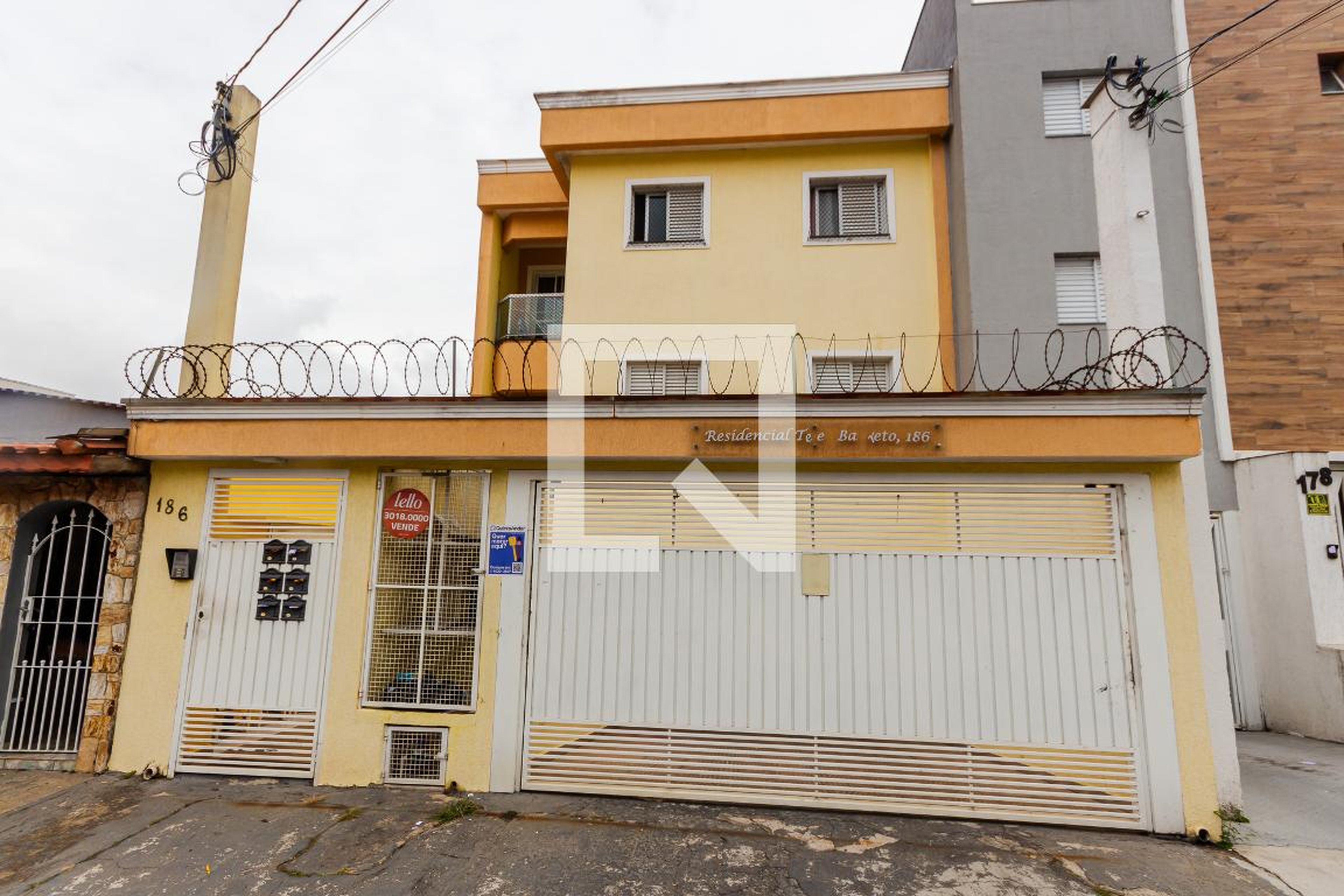 Fachada Condomínio em Rua Teles Barreto, 186